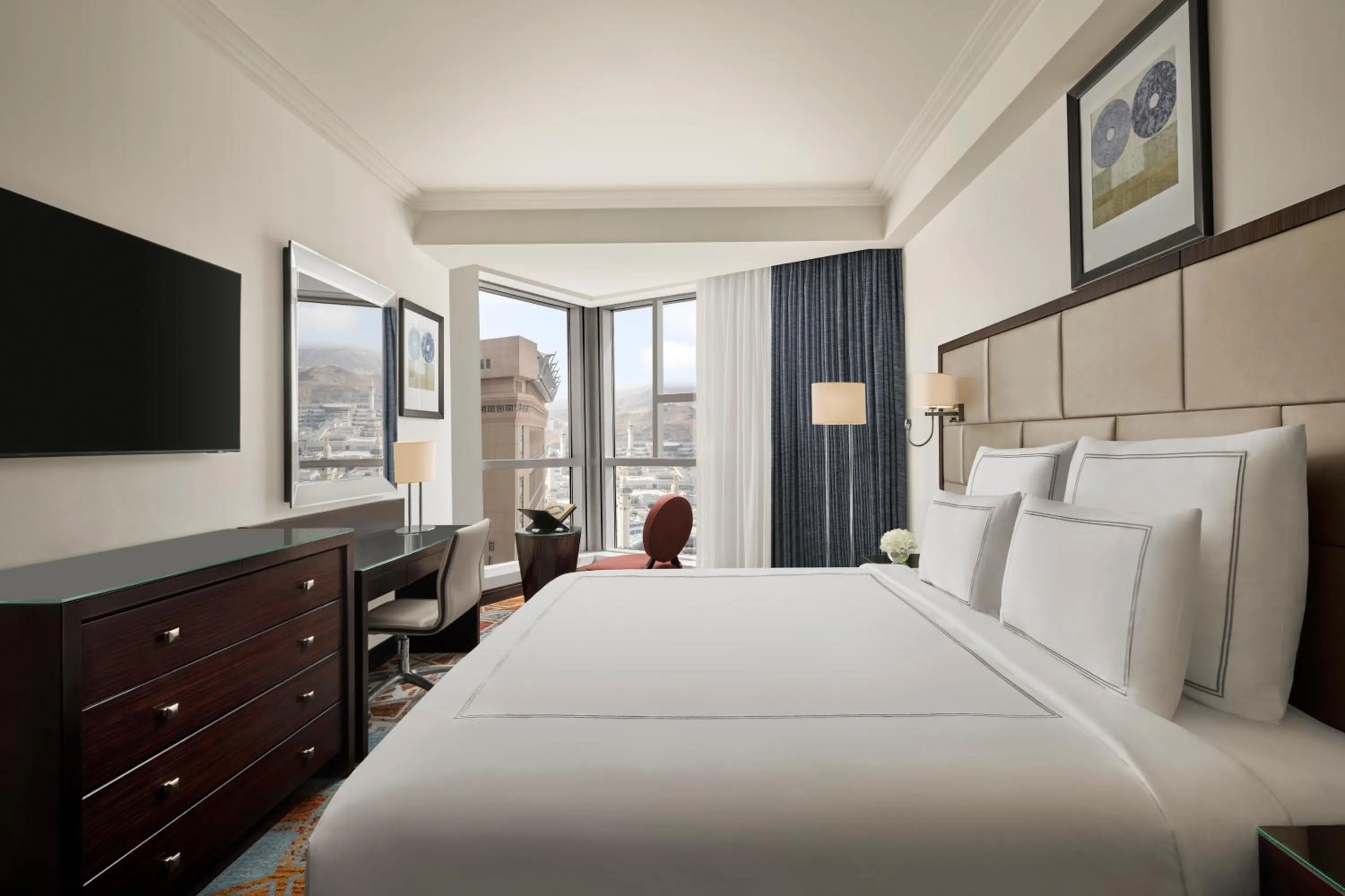 Bed in Swissotel Makkah