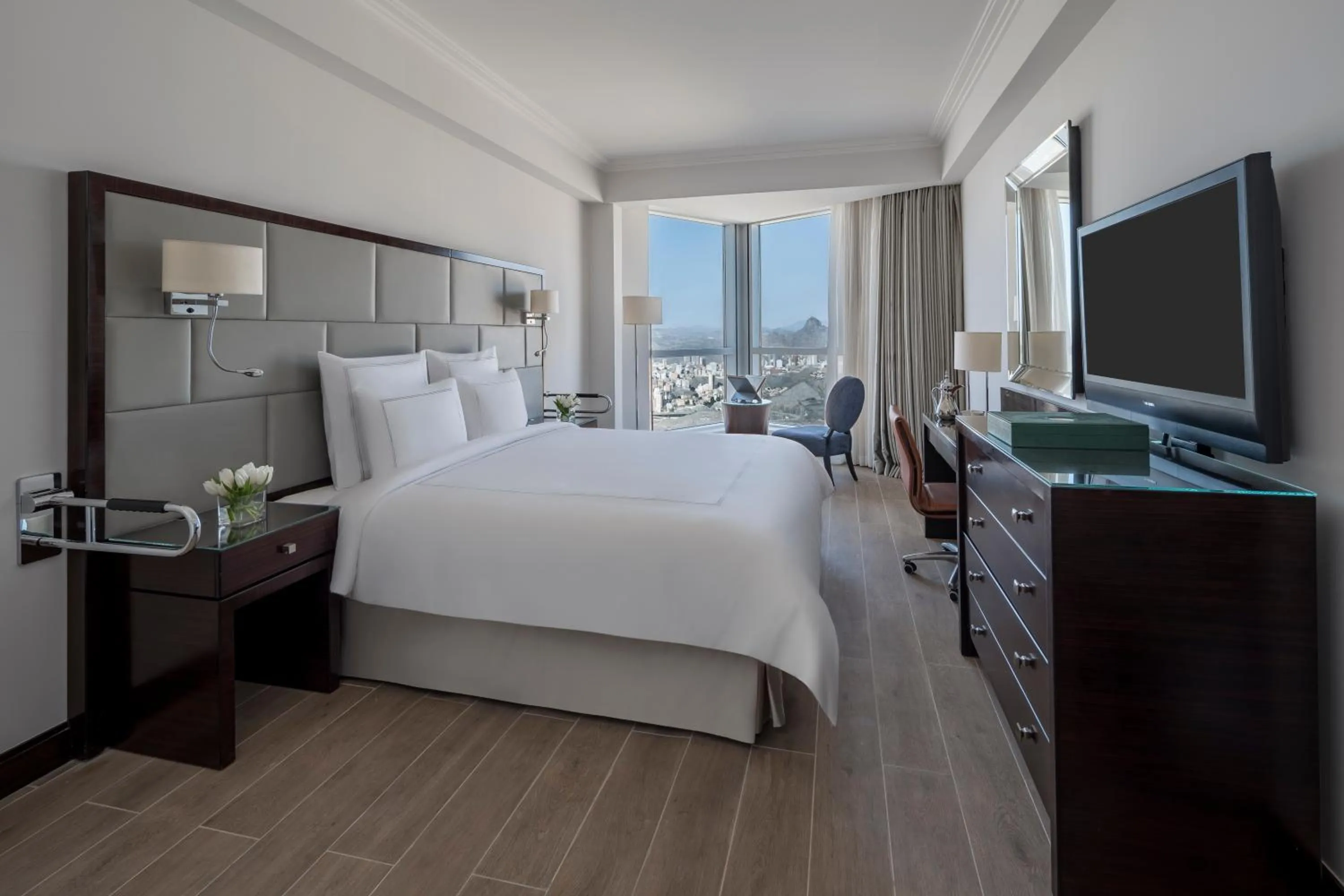 Bed in Swissotel Makkah