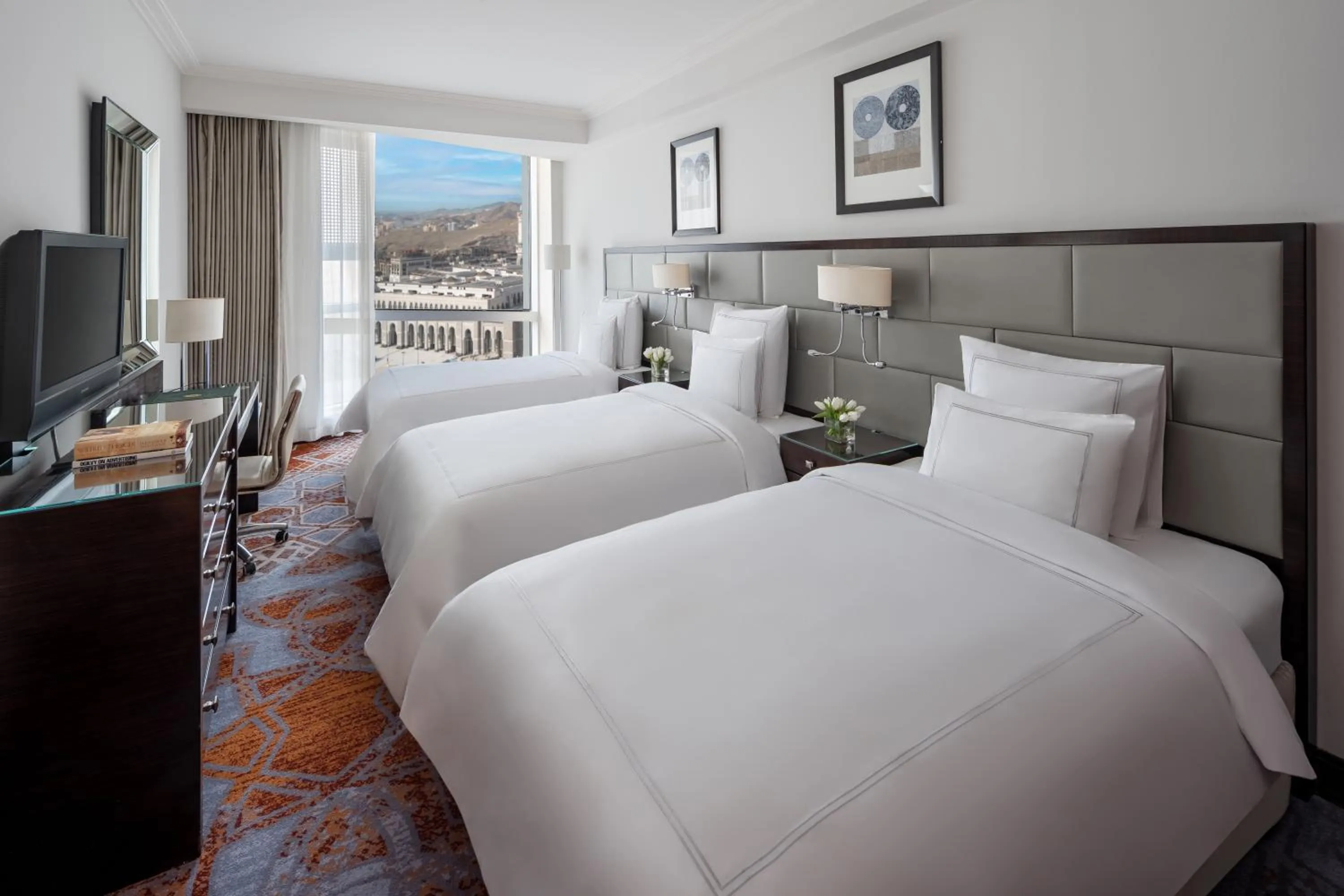 Bedroom, Bed in Swissotel Makkah