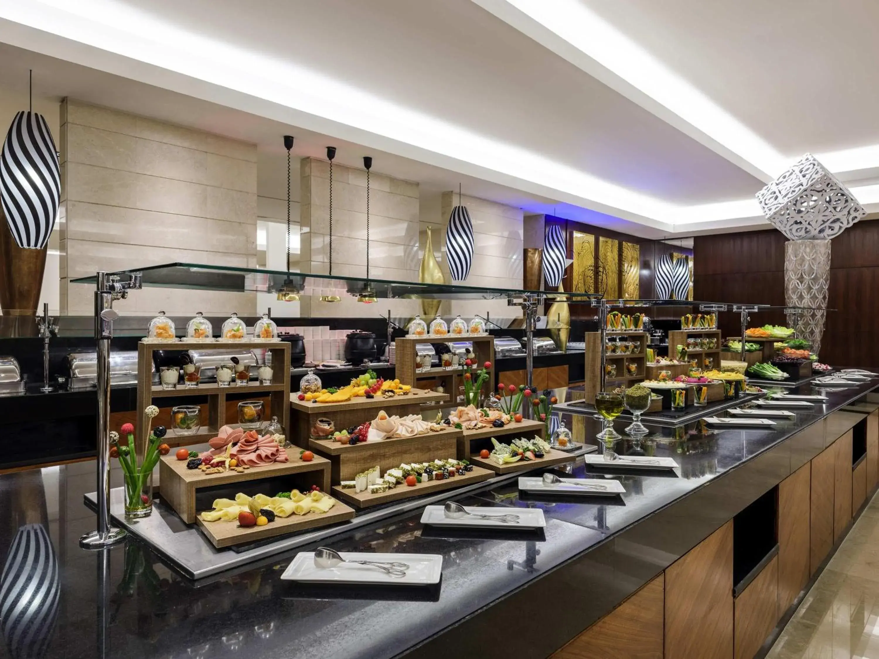 Restaurant/places to eat in Swissotel Makkah Restaurant/places to eat in Swissotel Makkah