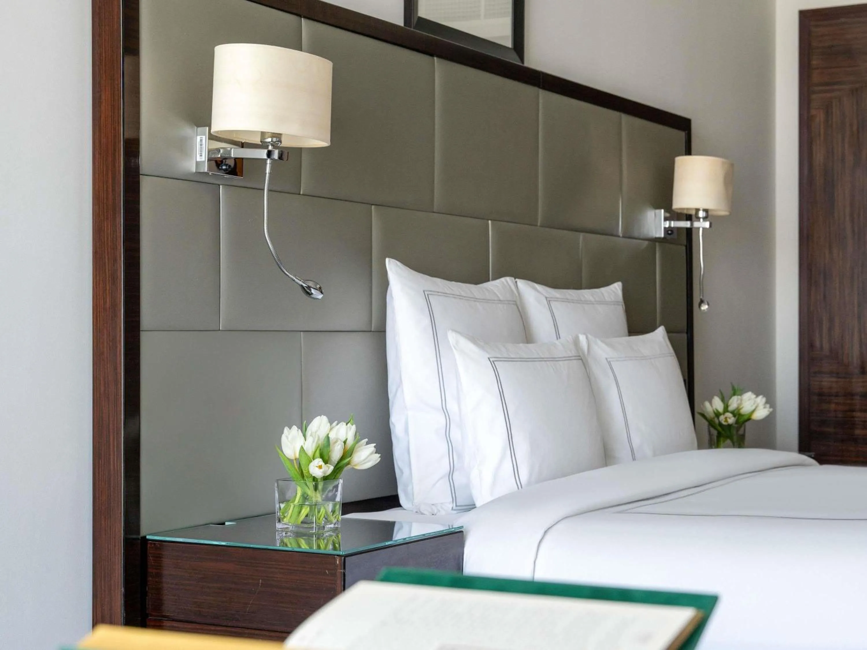 Bedroom, Bed in Swissotel Makkah