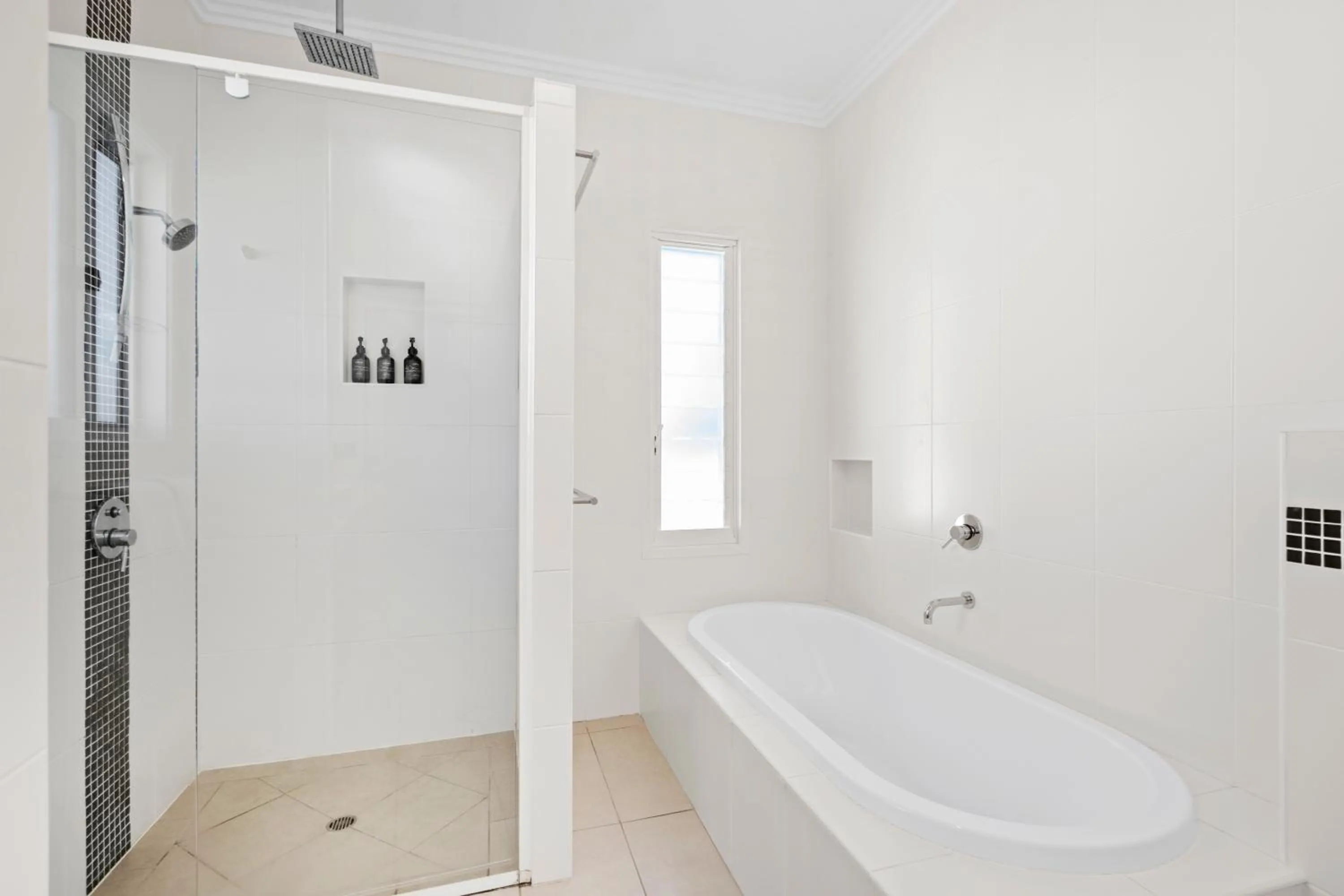 Bath in Azur Byron Bay