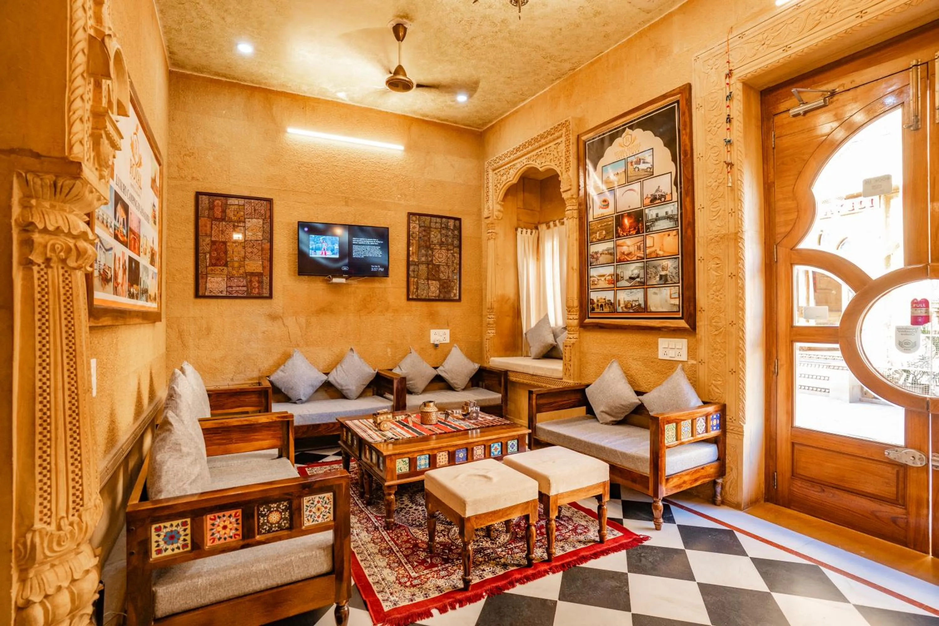 Communal lounge/ TV room in Hotel Royal Villa Jaisalmer
