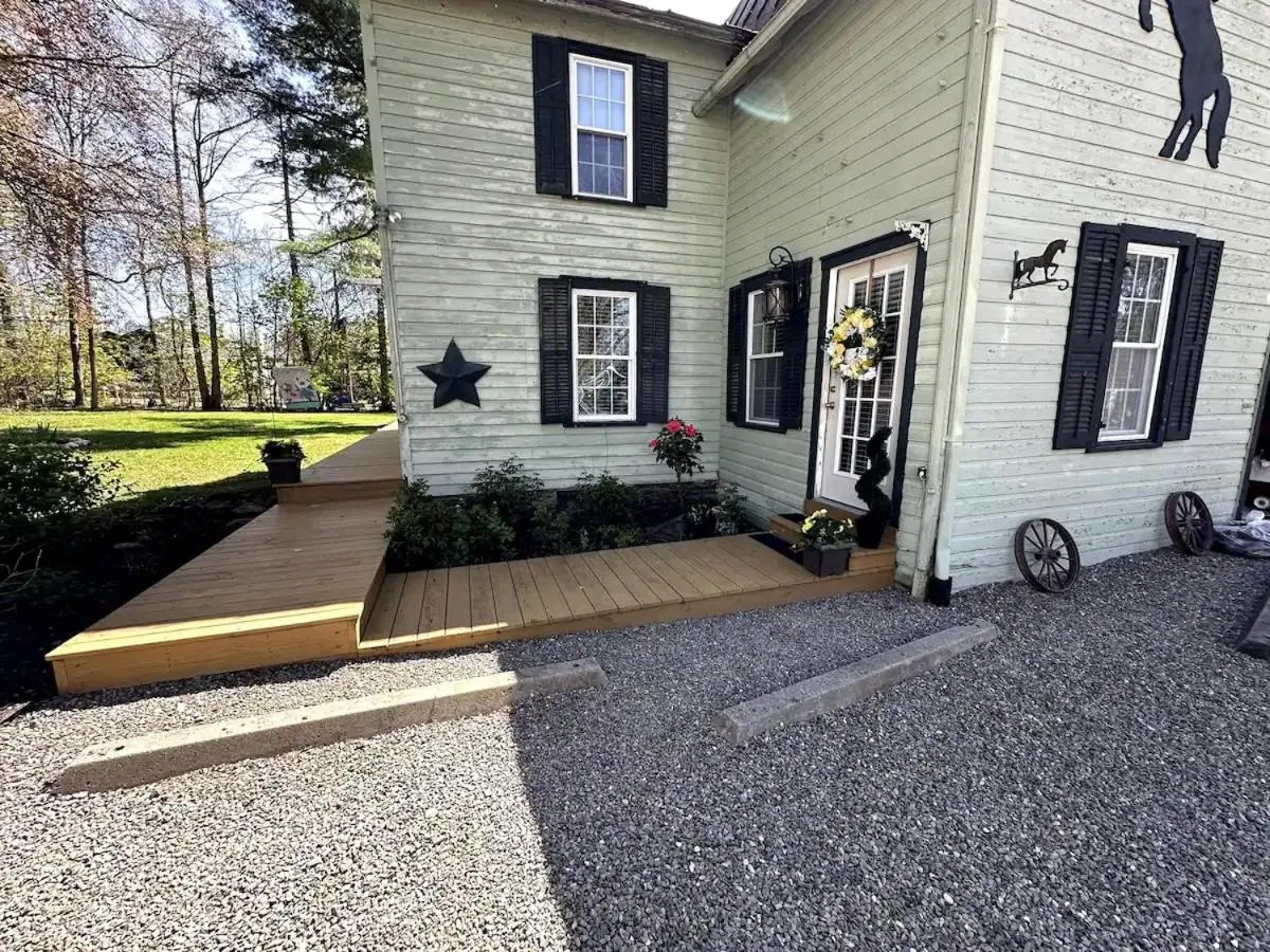 18 Vine Inn & Carriage House