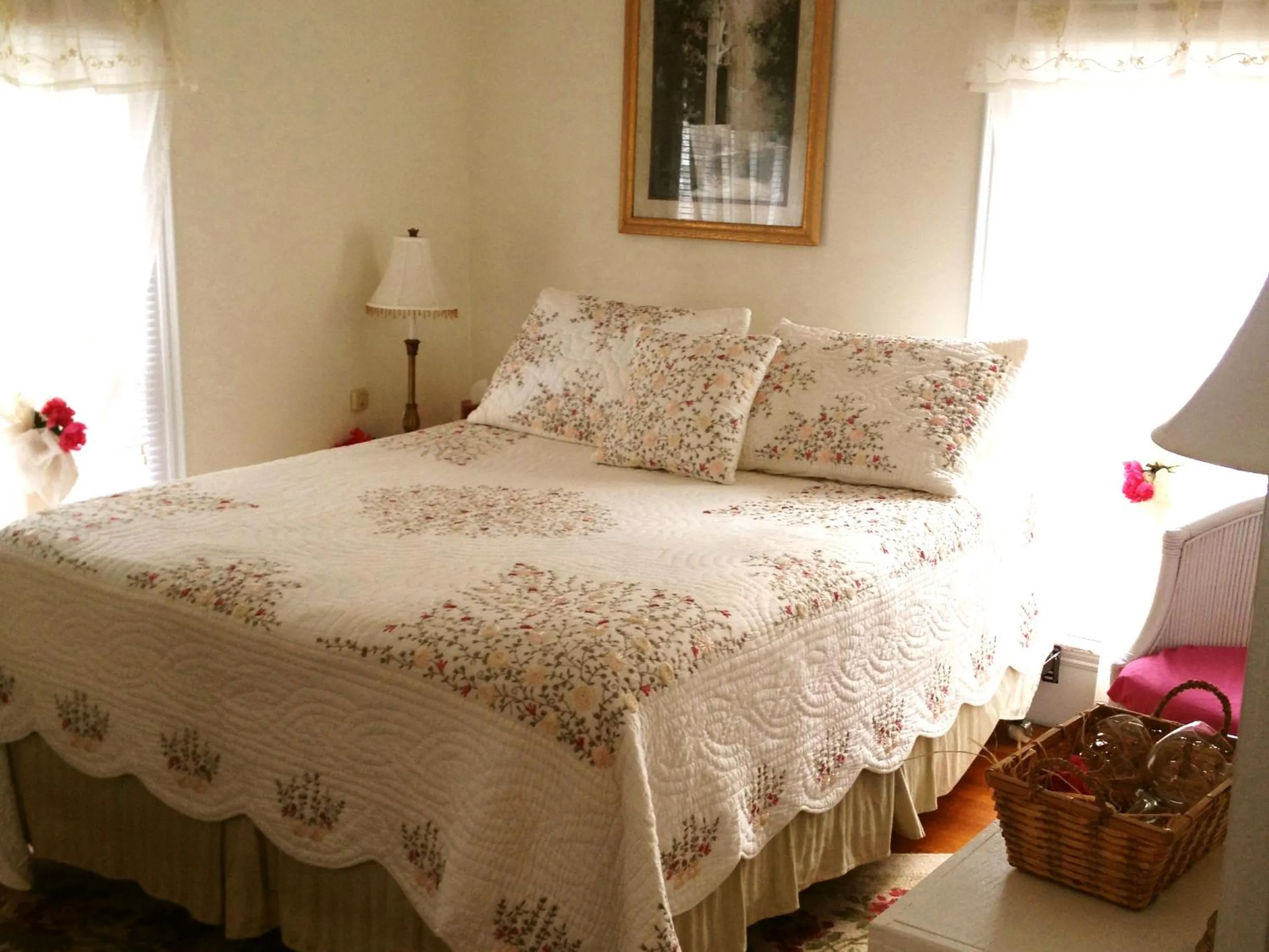 Decorative detail, Bed in 18 Vine Inn & Carriage House
