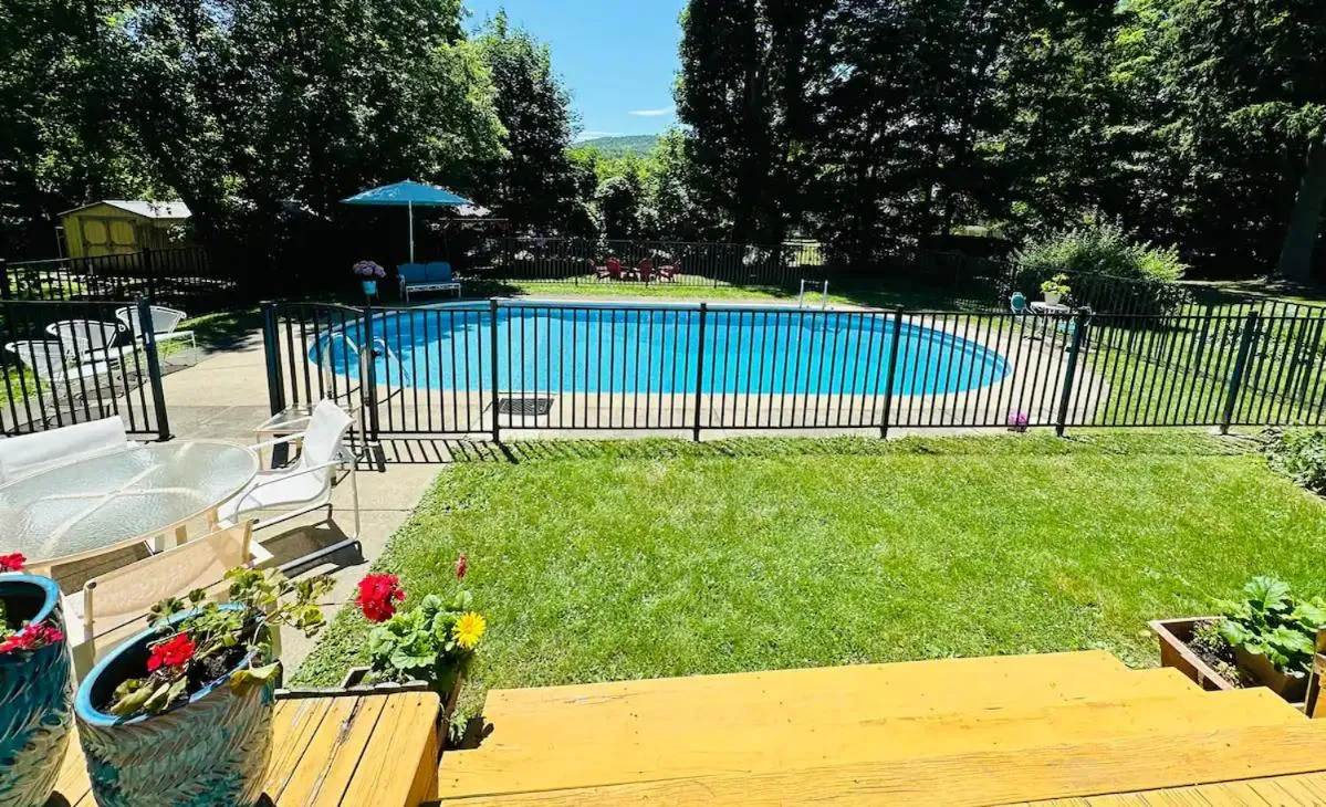 18 Vine Inn & Carriage House