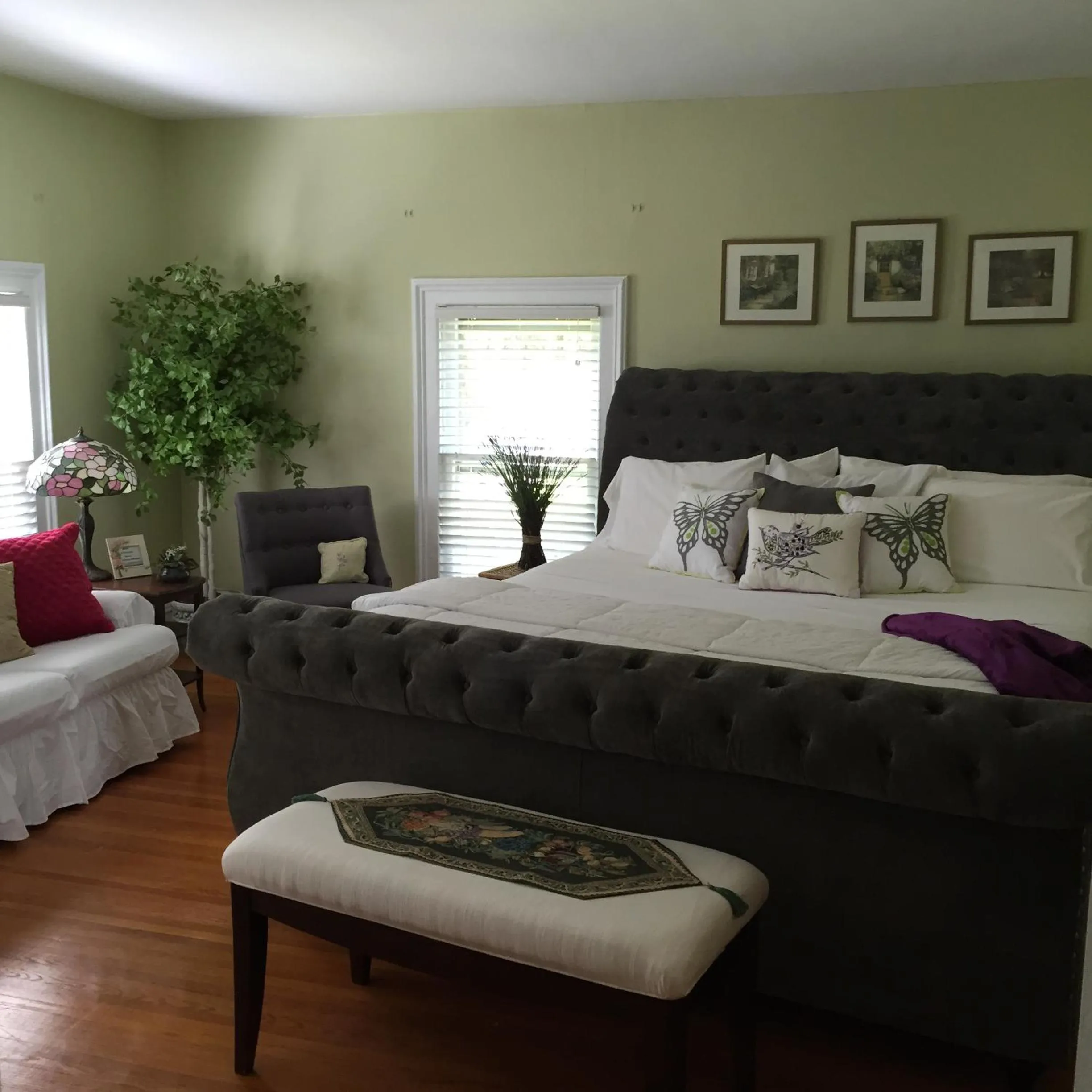 Superior King Room in 18 Vine Inn & Carriage House