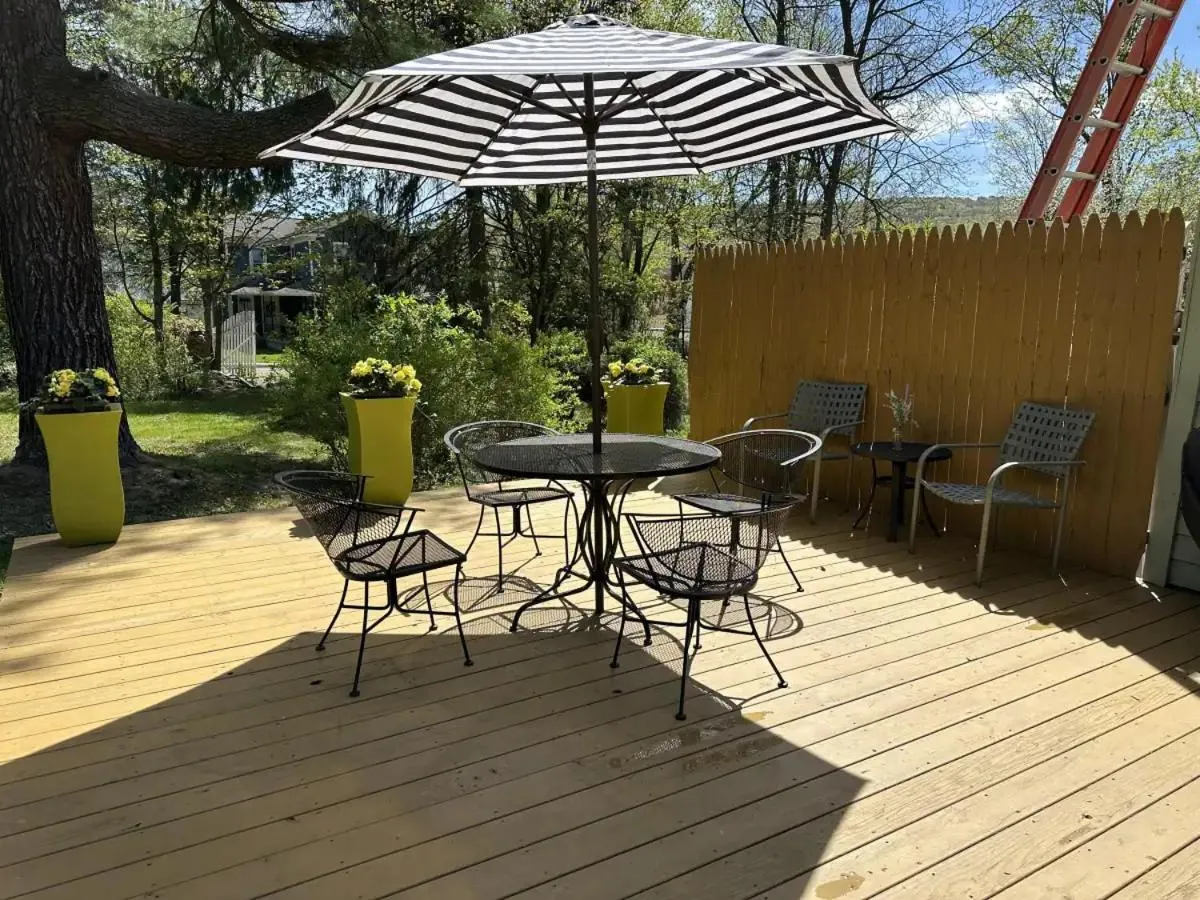 18 Vine Inn & Carriage House