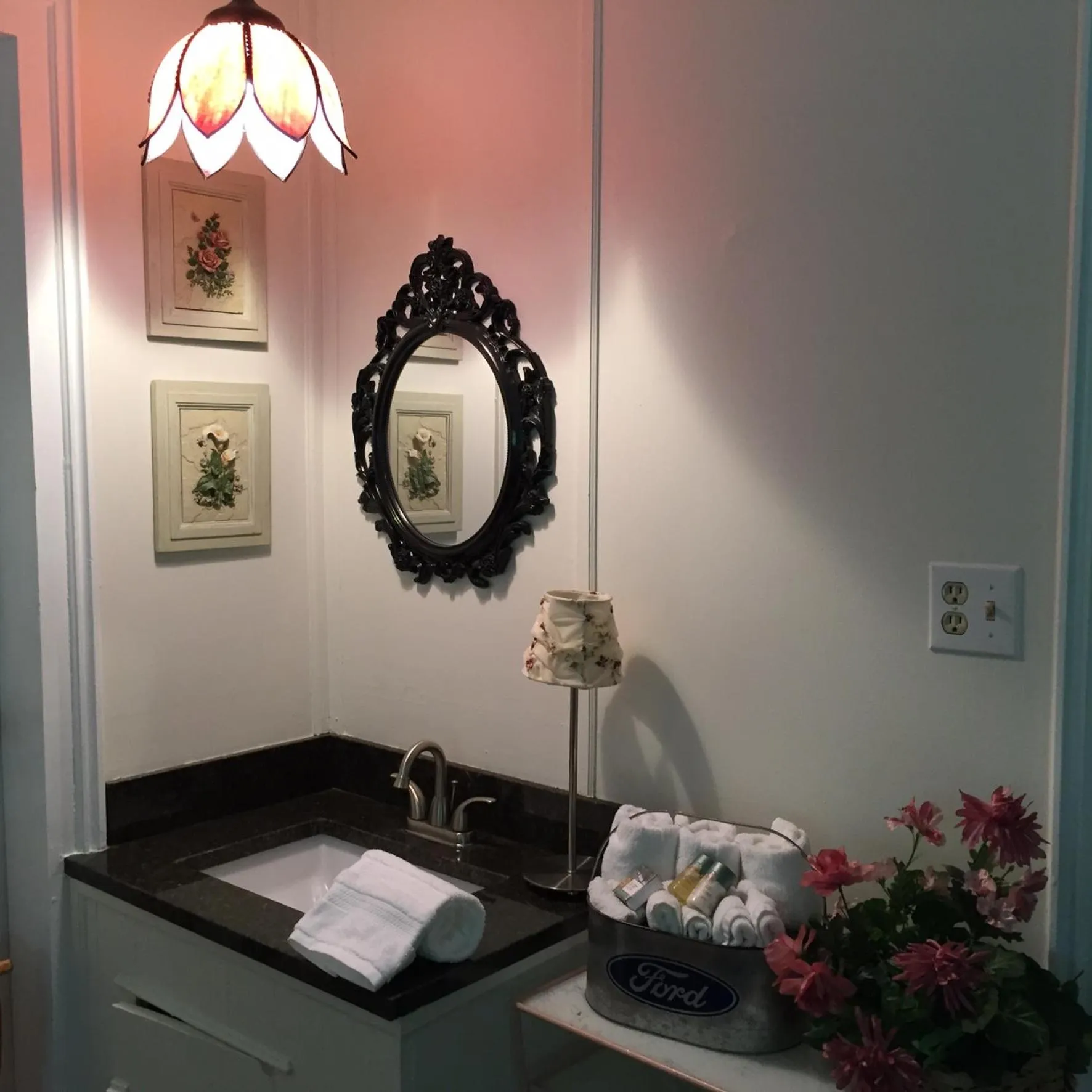 Bathroom in 18 Vine Inn & Carriage House