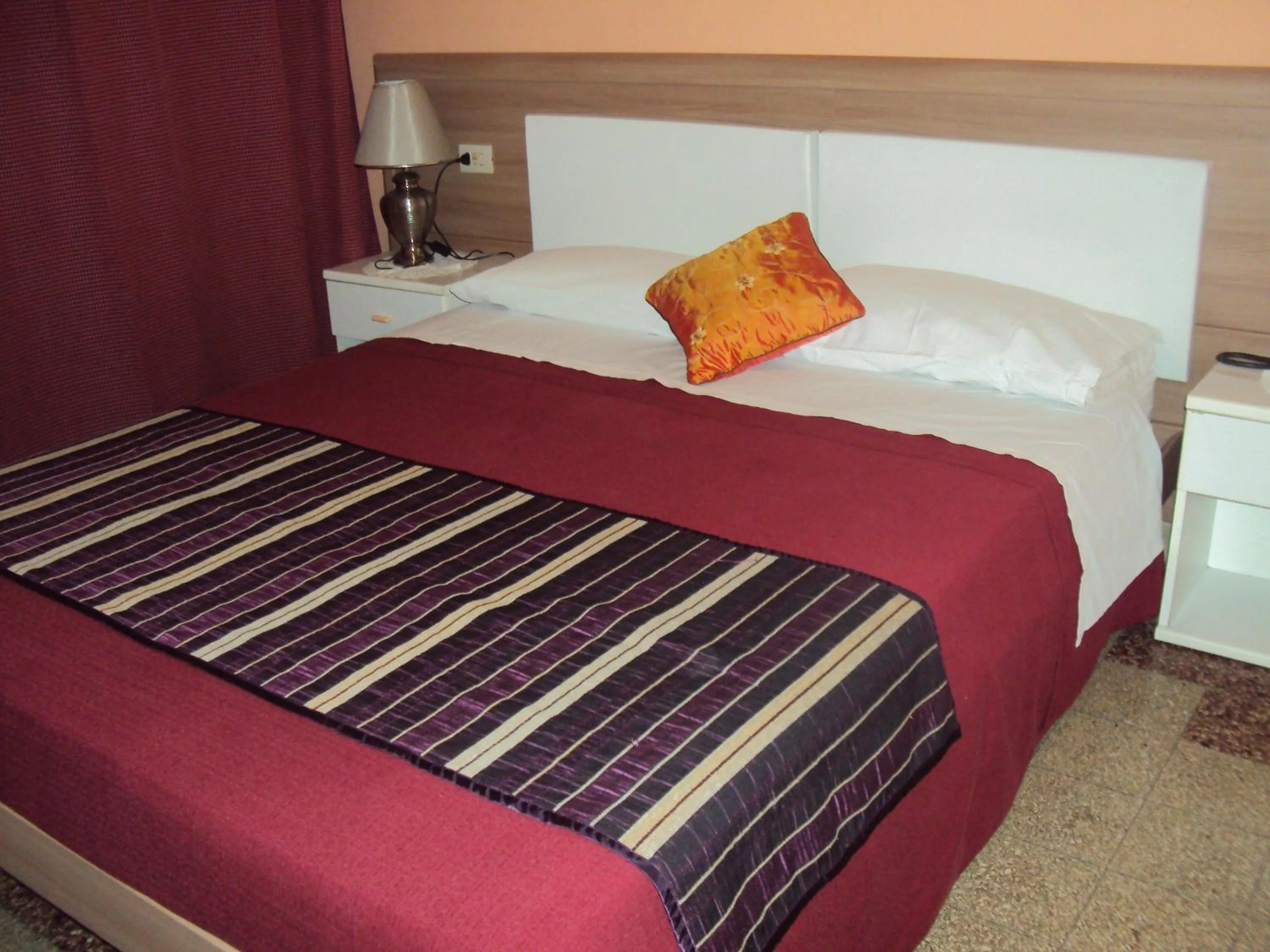 Photo of the whole room, Bed in Hotel Mirage