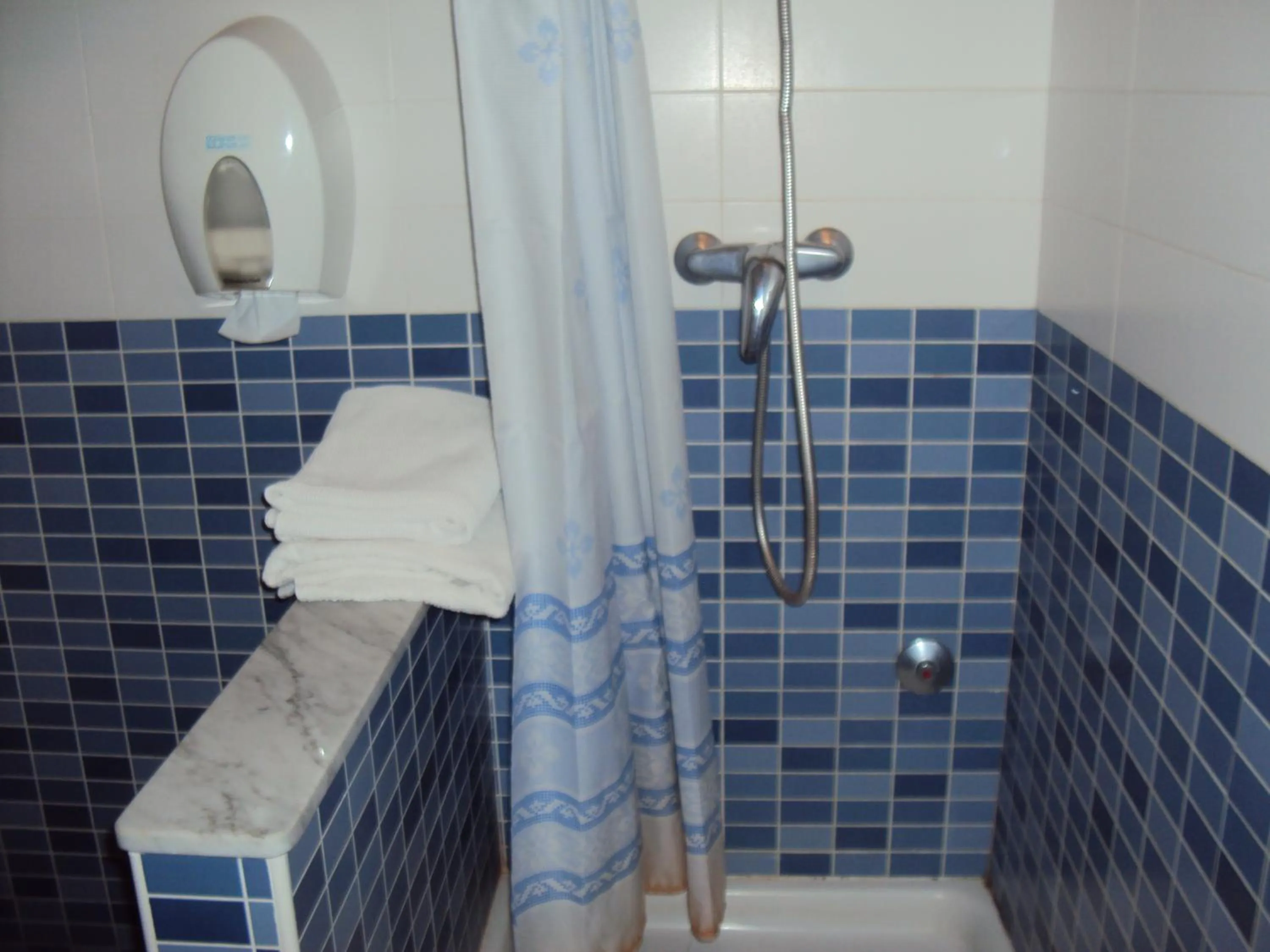 Shower in Hotel Mirage