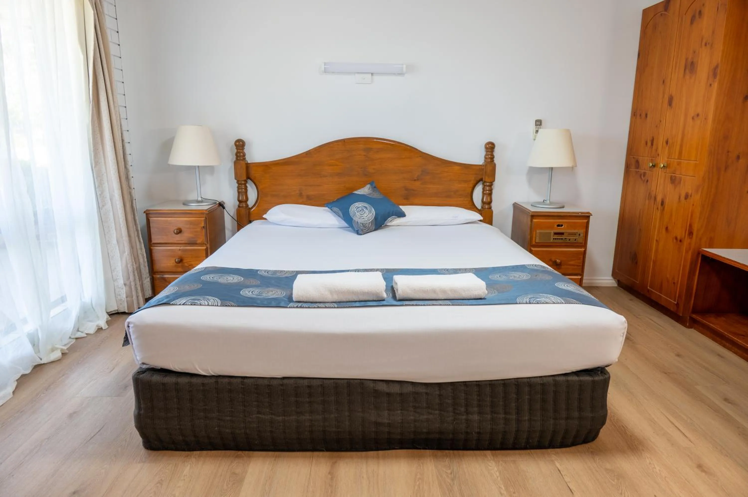 Bed in Tumut Valley Motel Pet Friendly