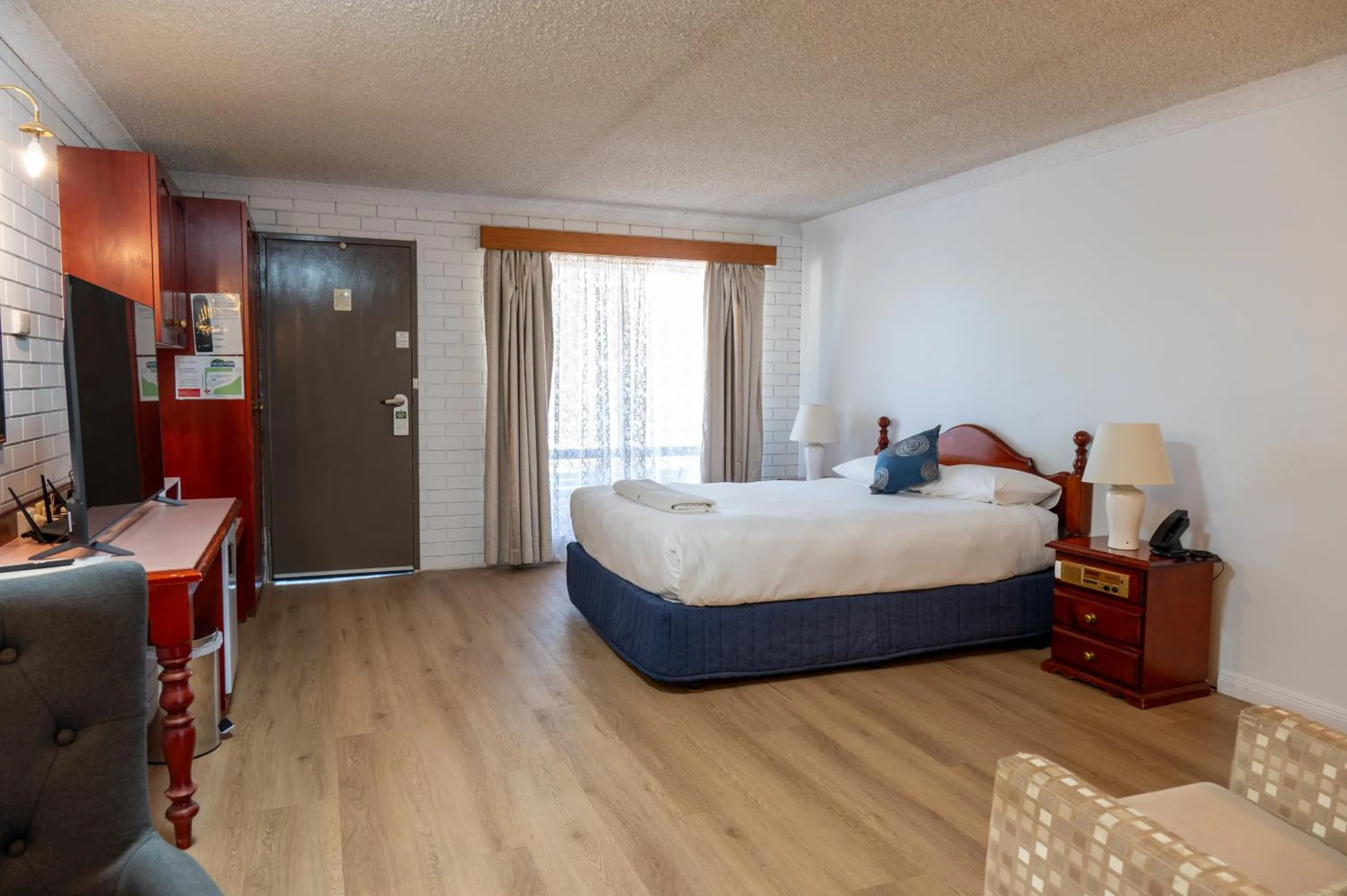 Bed in Tumut Valley Motel Pet Friendly