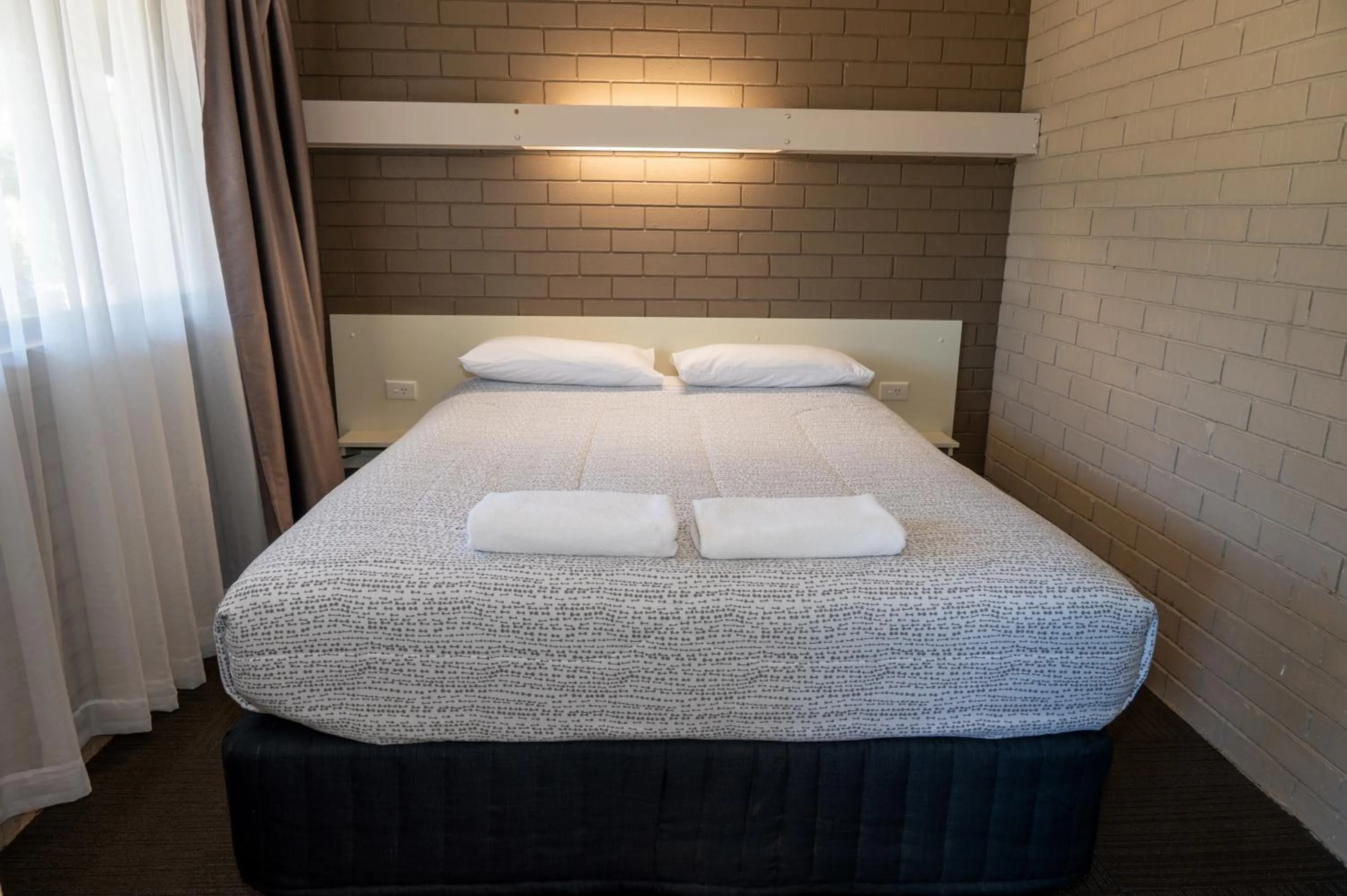 Bed in Tumut Valley Motel Pet Friendly