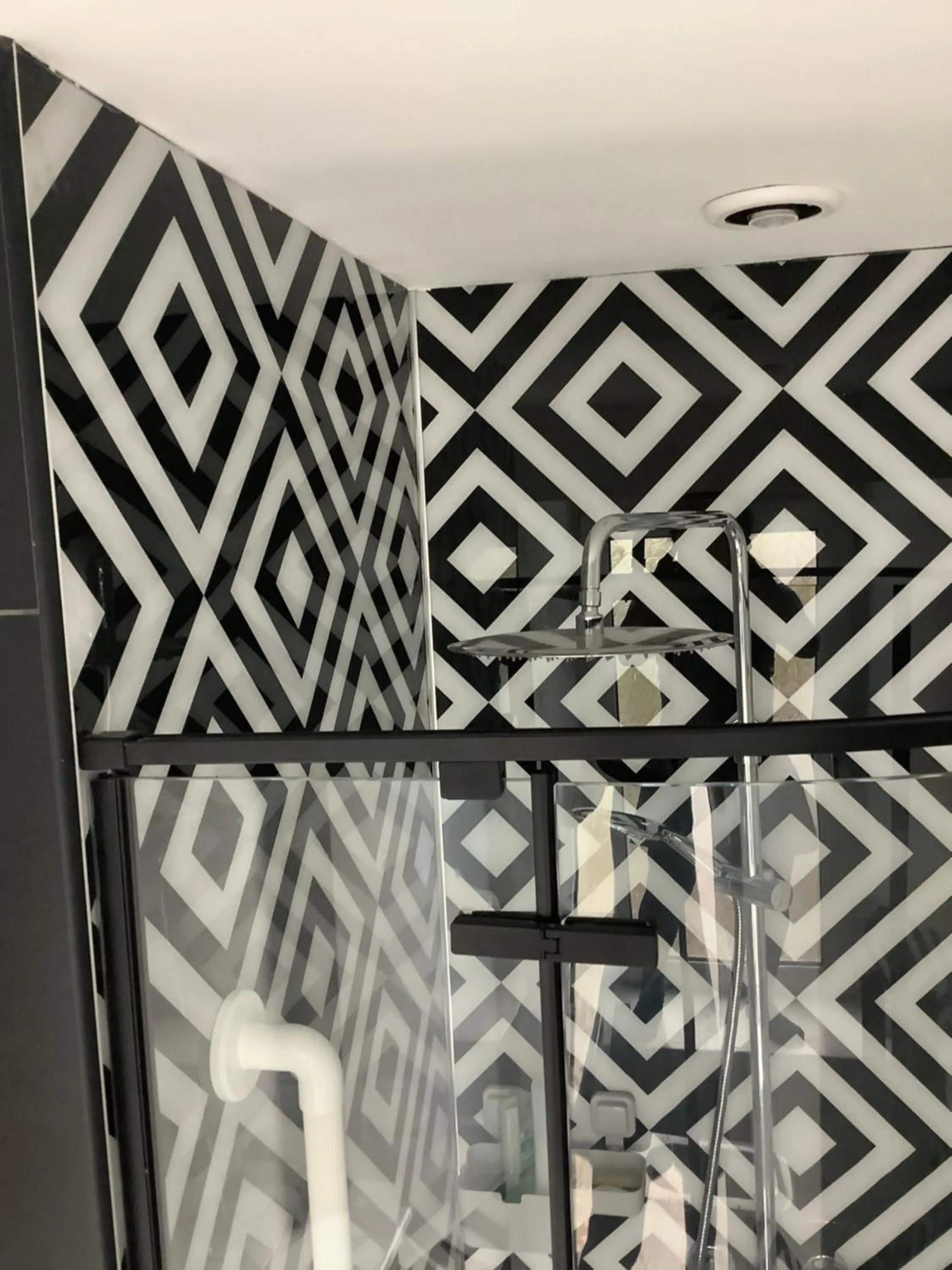 Bathroom in Heddfan (Place of Peace)