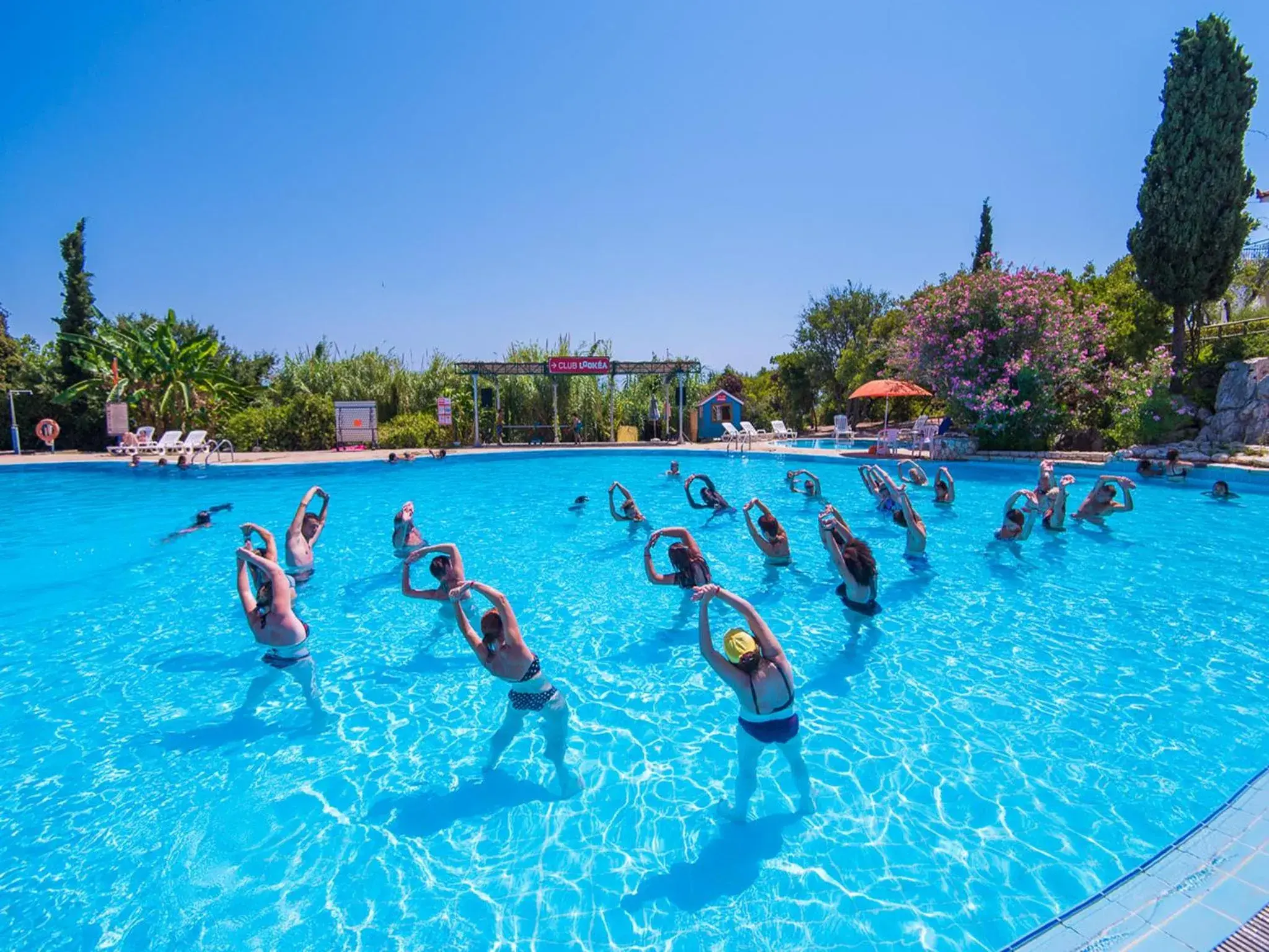 Swimming pool in Sunrise Village Beach Hotel Swimming pool in Sunrise Village Beach Hotel