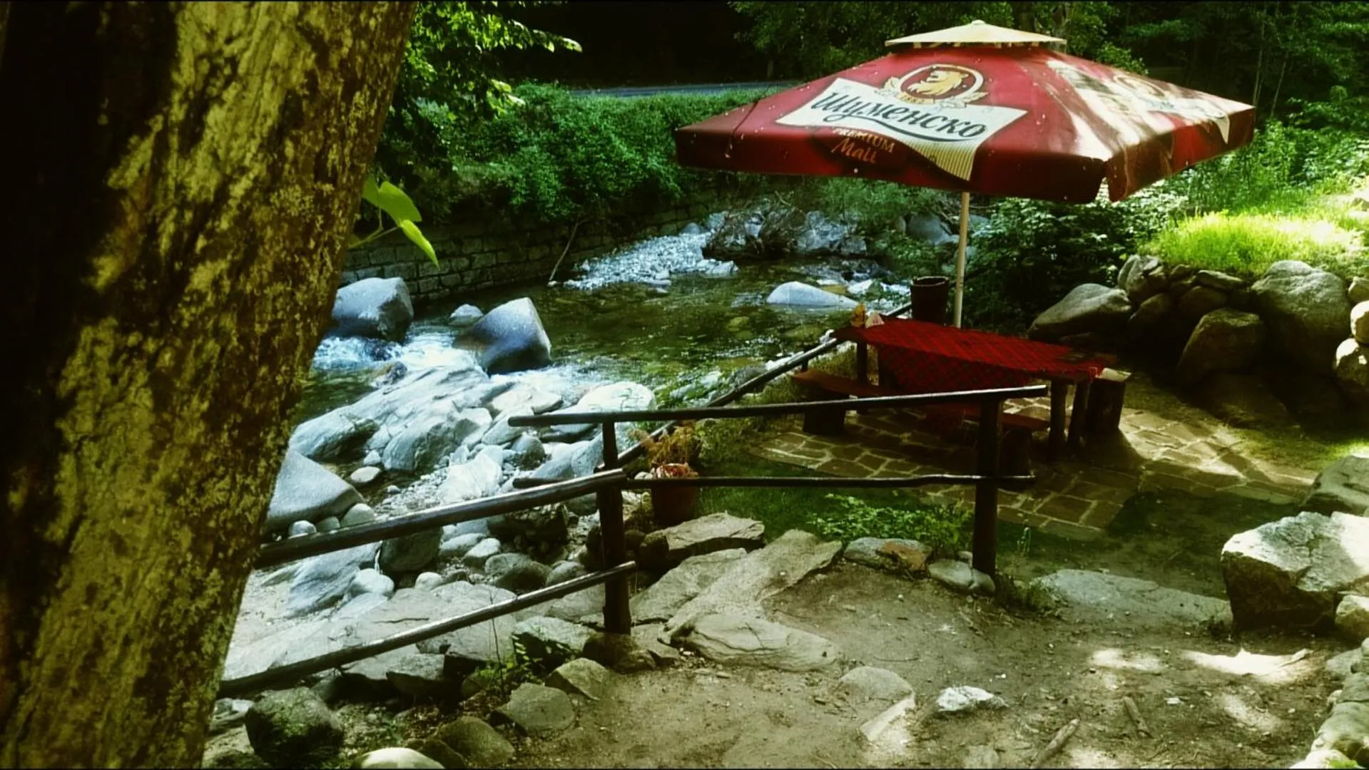 Restaurant/places to eat in Hotel Valdis