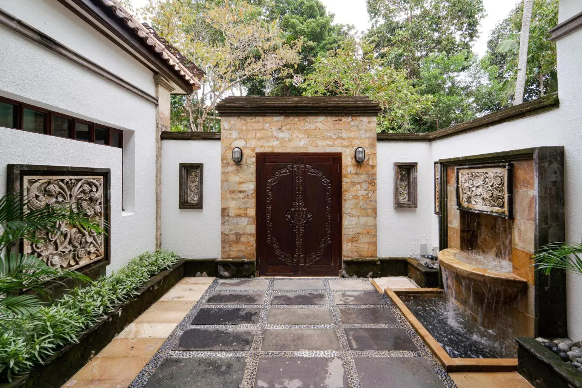 Facade/entrance in Indra Maya Pool Villas Facade/entrance in Indra Maya Pool Villas