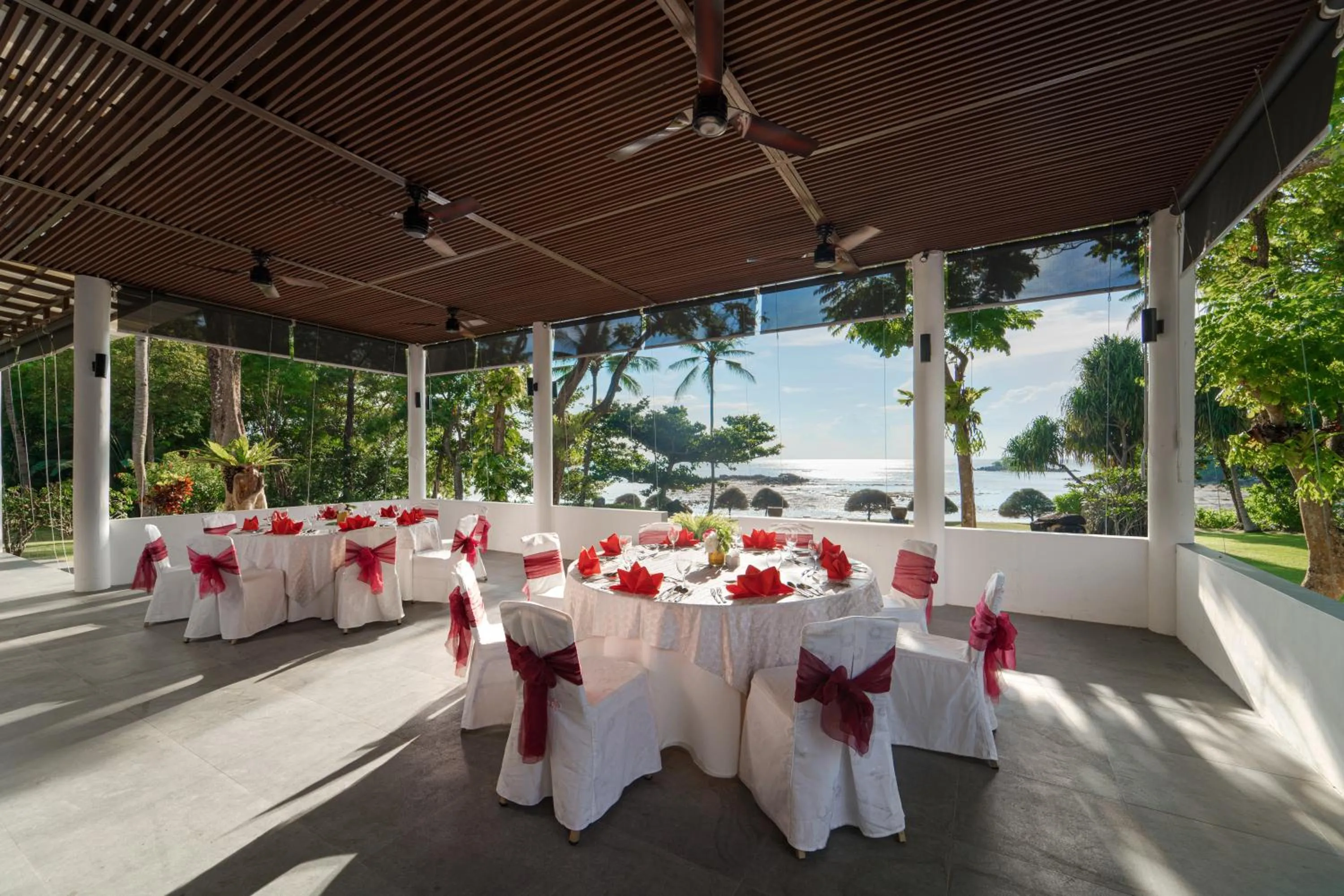 Restaurant/places to eat in Indra Maya Pool Villas