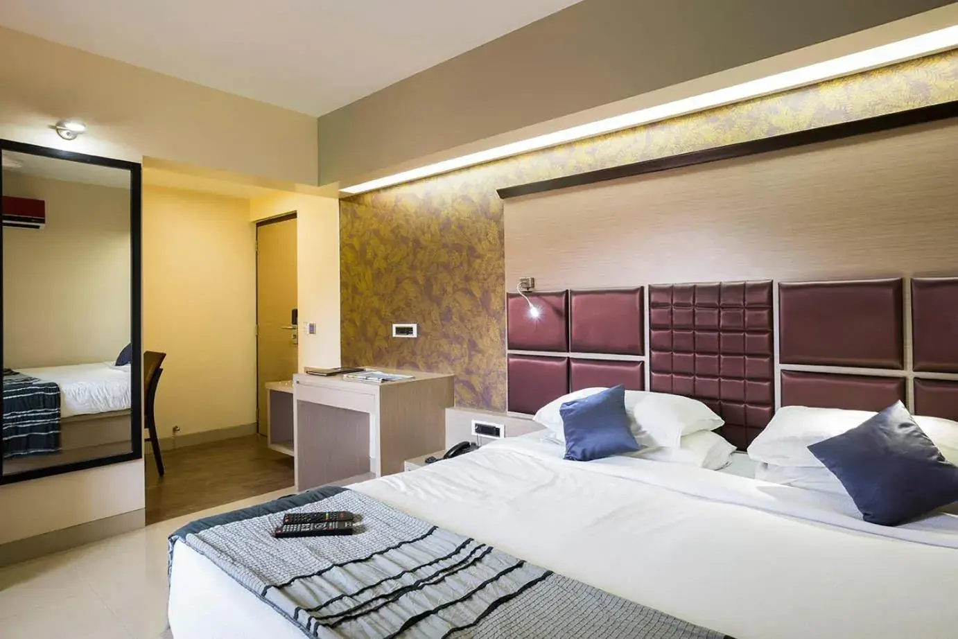 Property building, Bed in Hotel Oriental Aster - Mumbai International Airport Property building, Bed in Hotel Oriental Aster - Mumbai International Airport