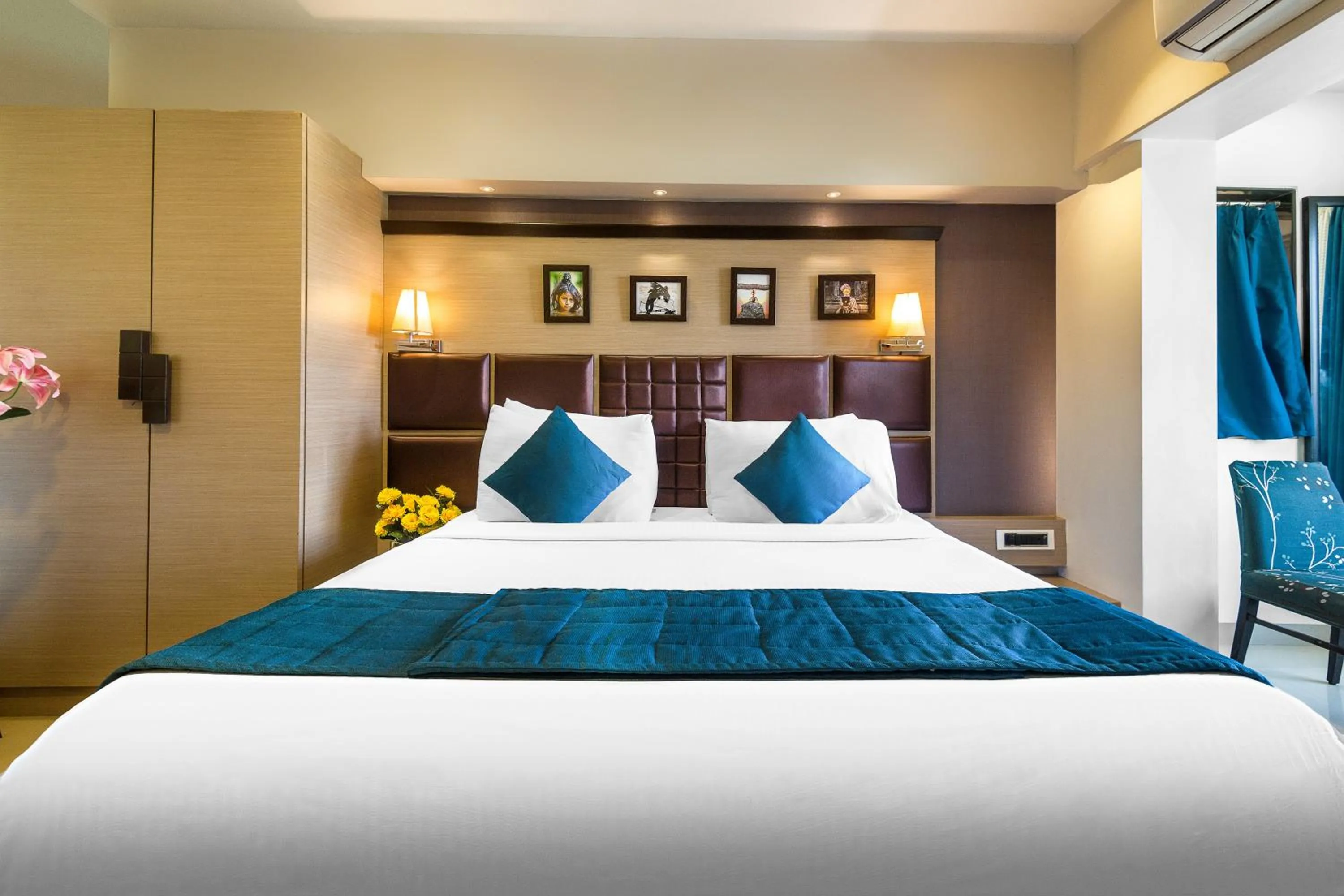 Bed in Hotel Oriental Aster - Mumbai International Airport