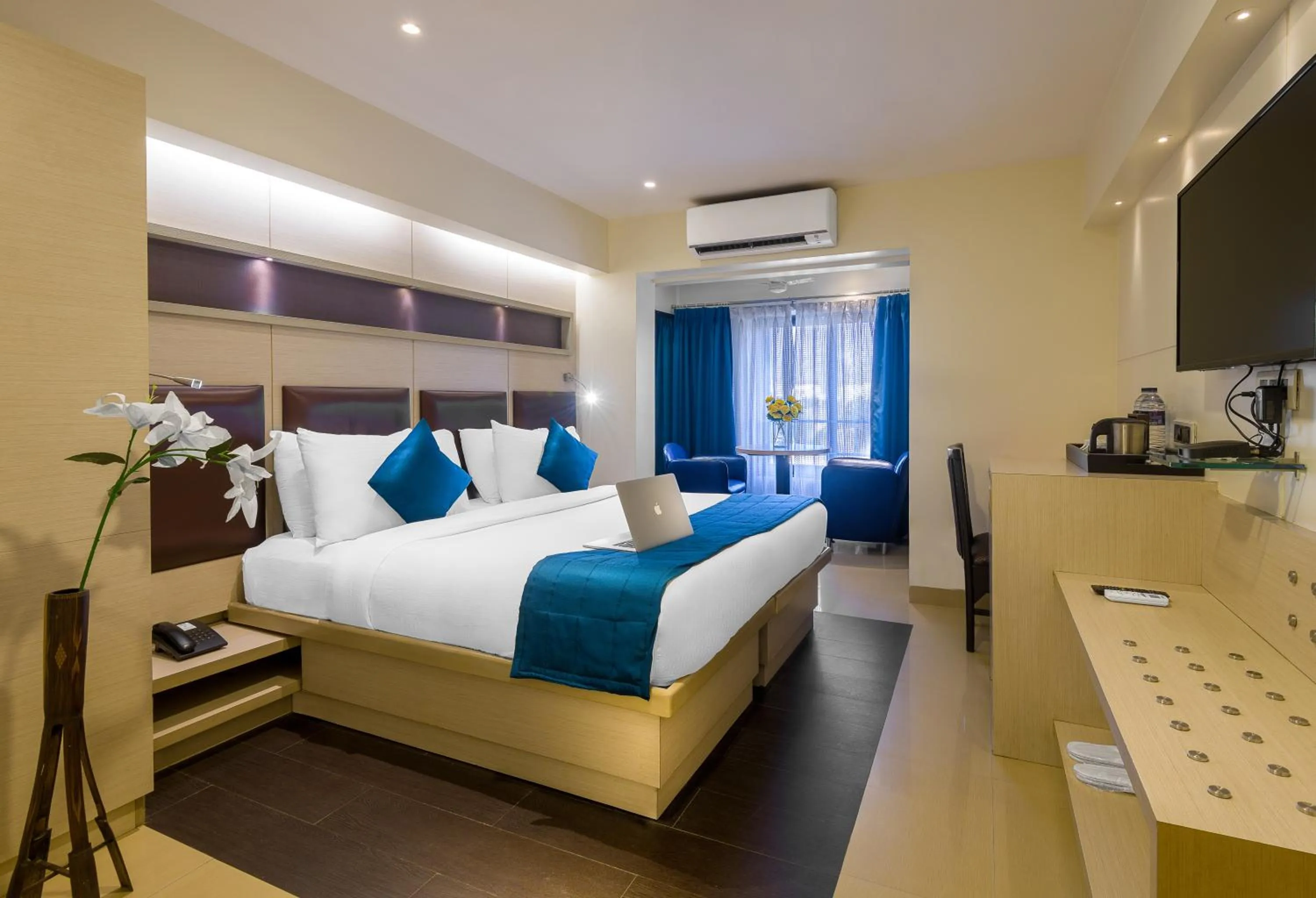 Photo of the whole room, Bed in Hotel Oriental Aster - Mumbai International Airport