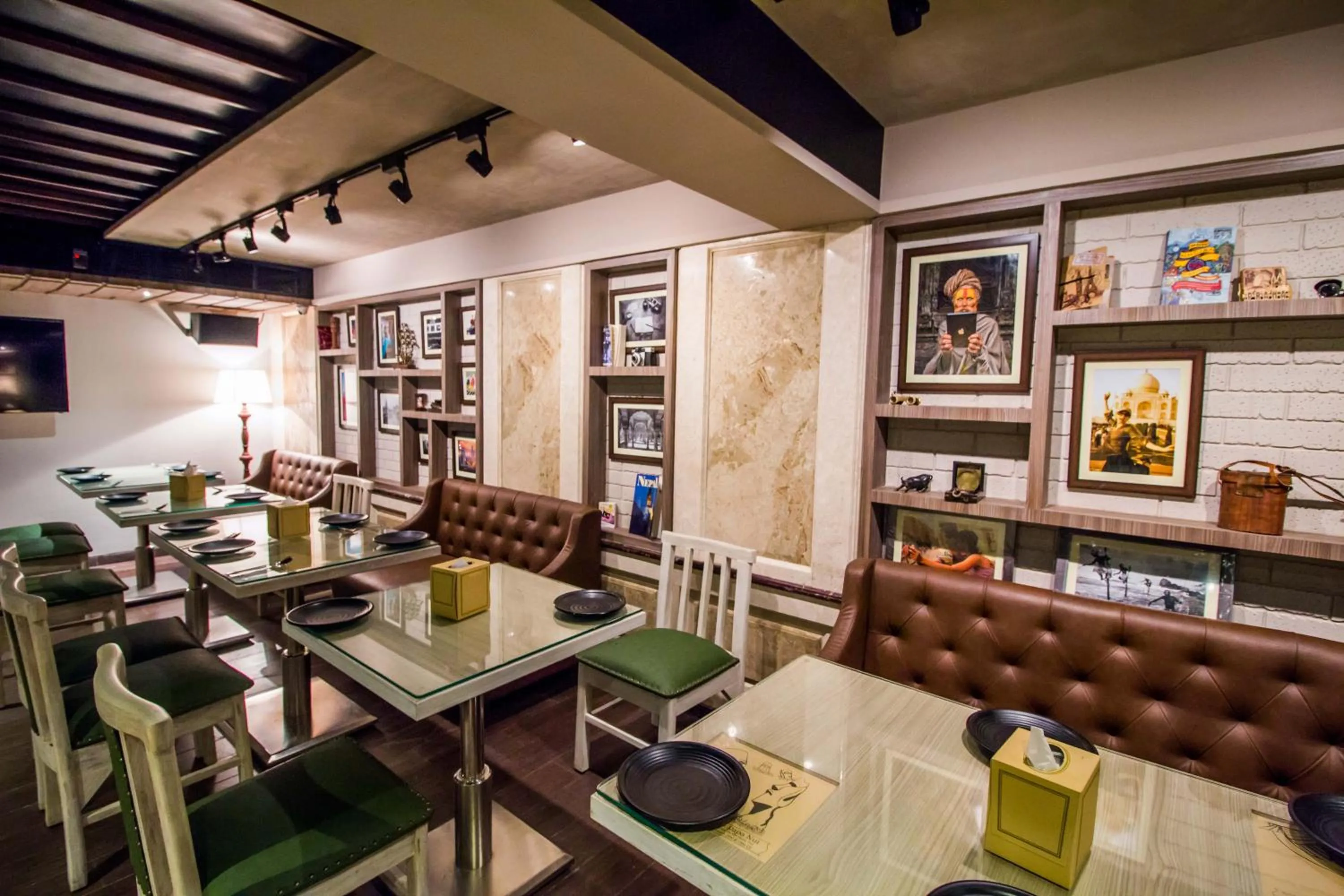 Restaurant/places to eat in Hotel Oriental Aster - Mumbai International Airport