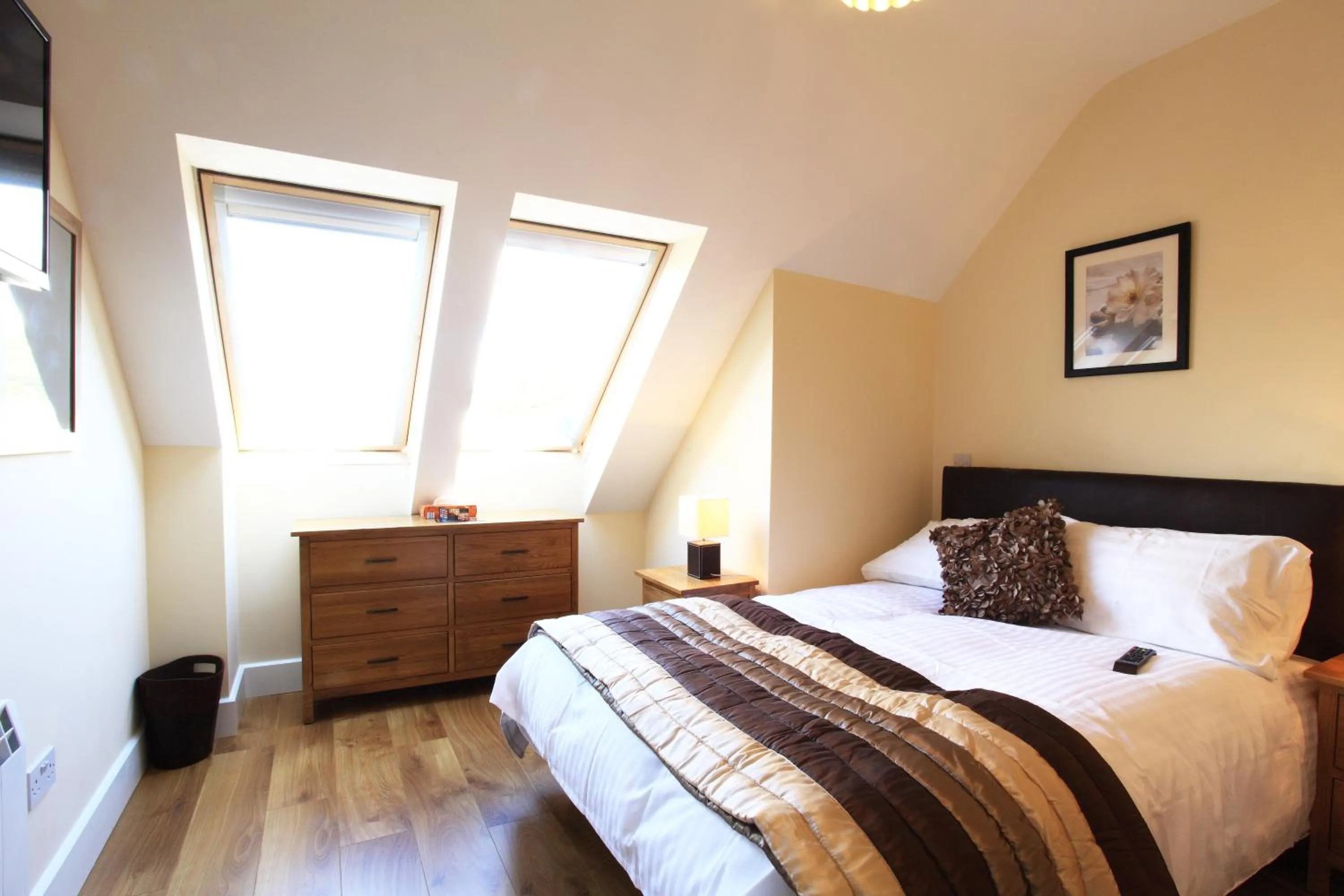 Bedroom, Bed in O'Donnabhain's