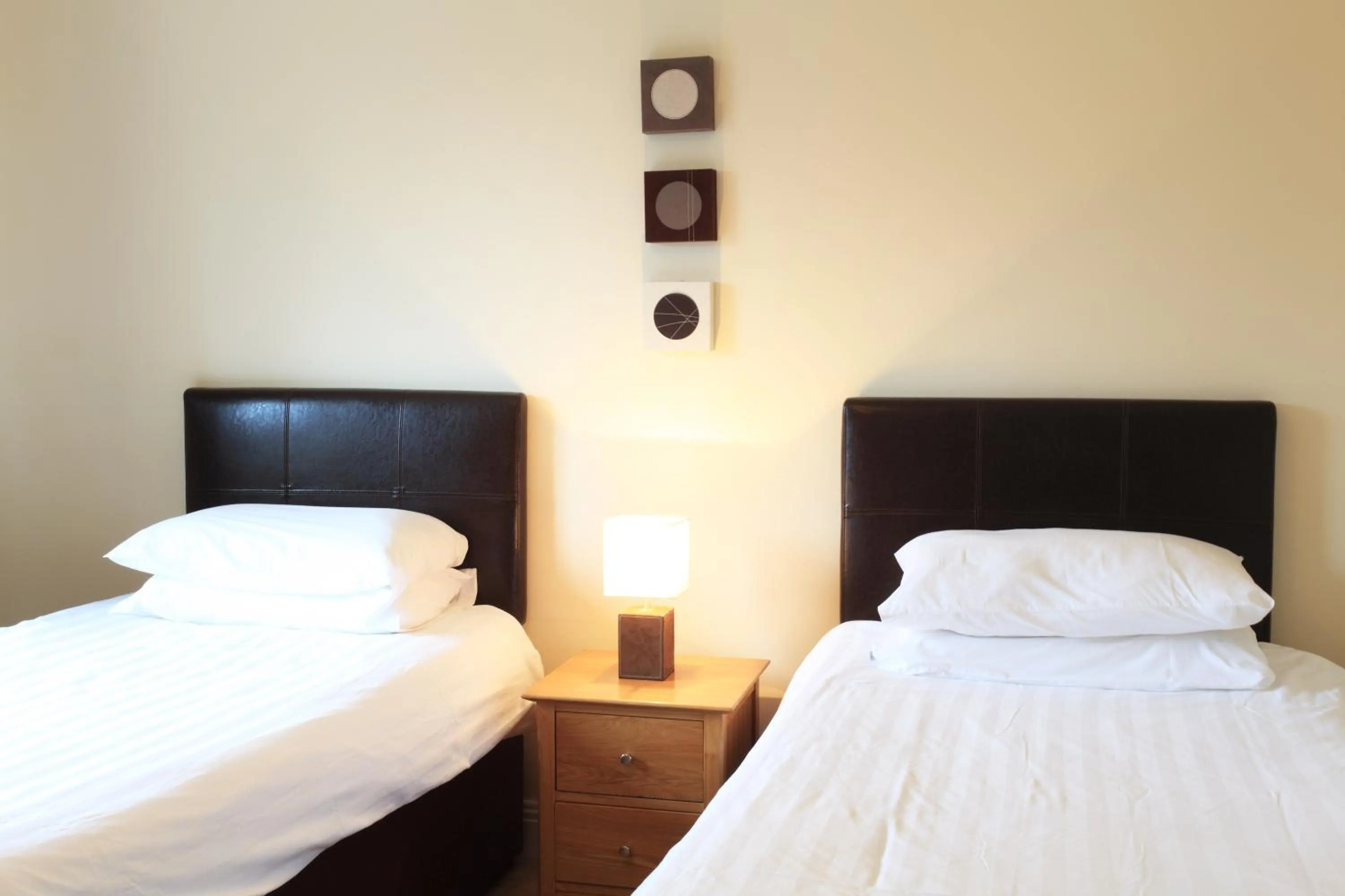 Bedroom, Bed in O'Donnabhain's