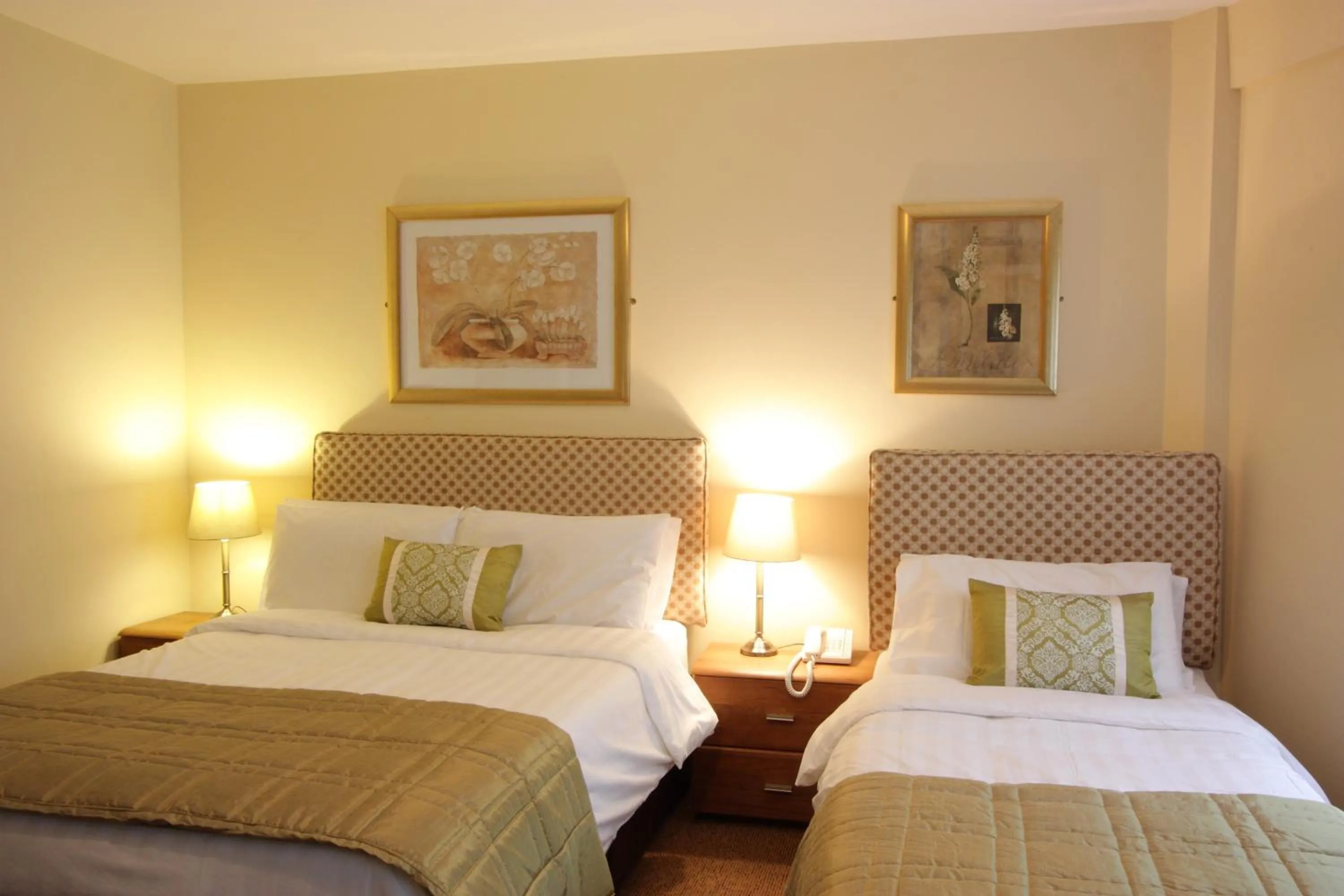 Bedroom, Bed in O'Donnabhain's