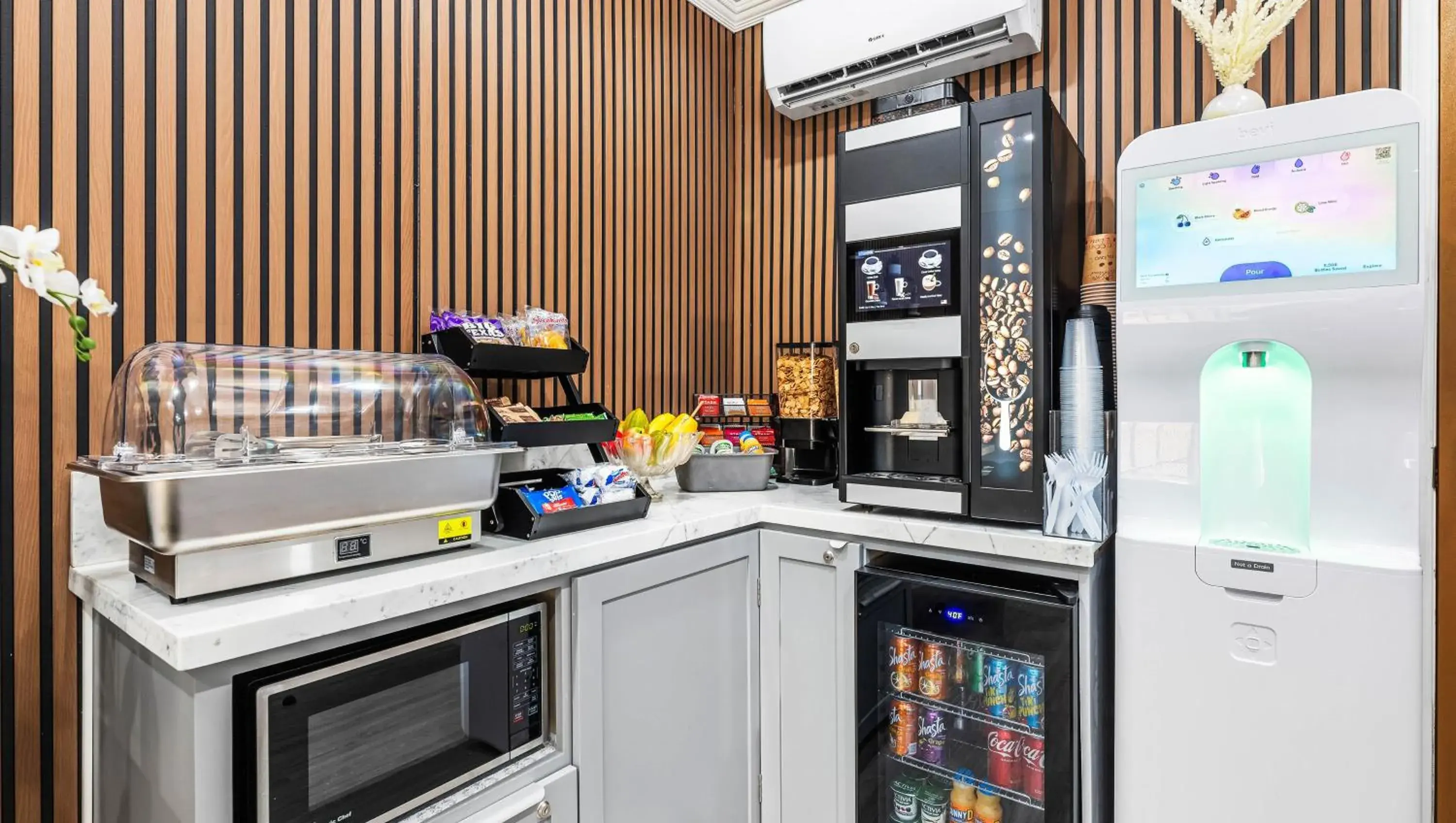 Breakfast in Greenleaf Hotel Long Beach Convention Center Breakfast in Greenleaf Hotel Long Beach Convention Center