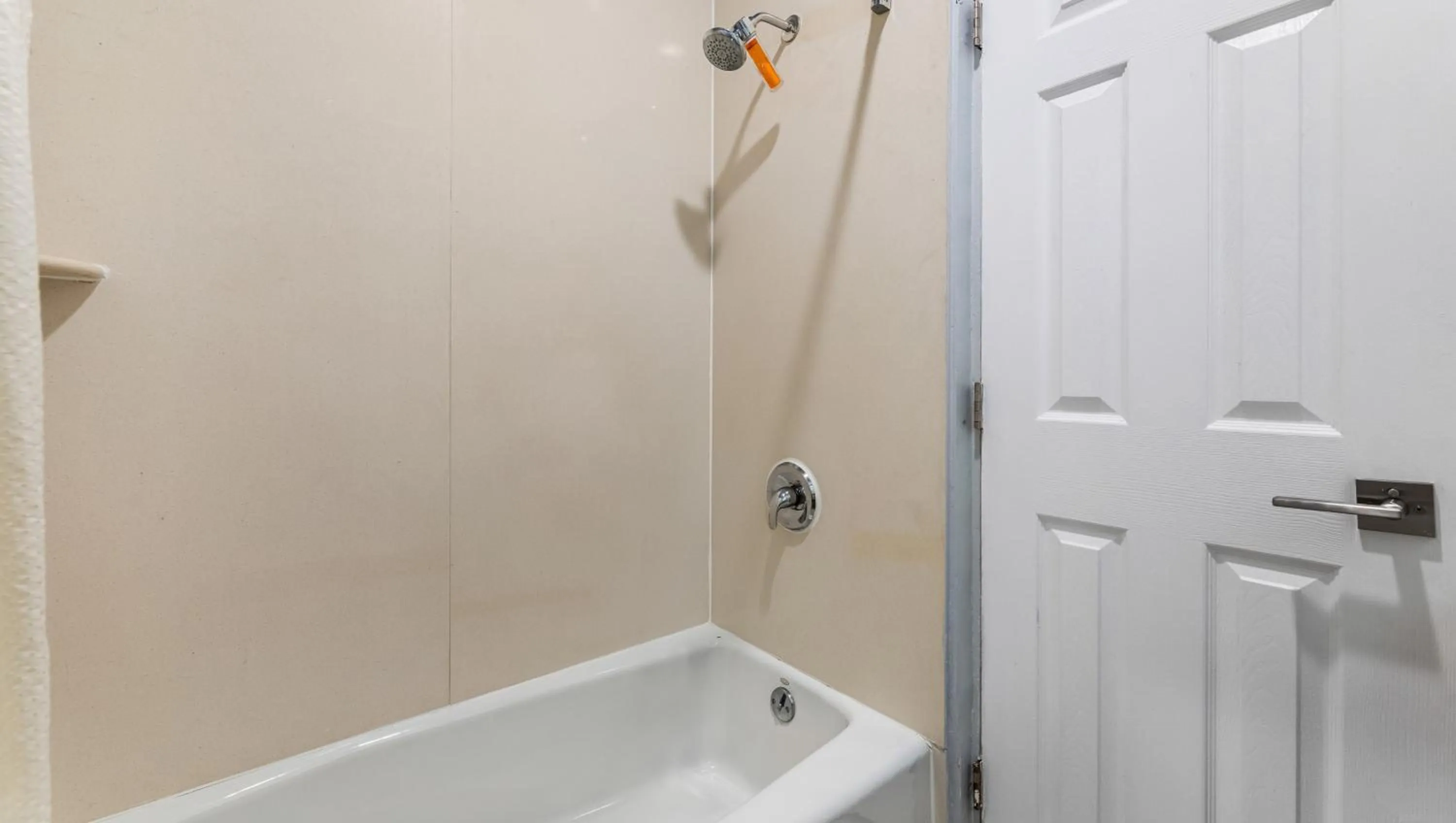 Shower in Greenleaf Hotel Long Beach Convention Center