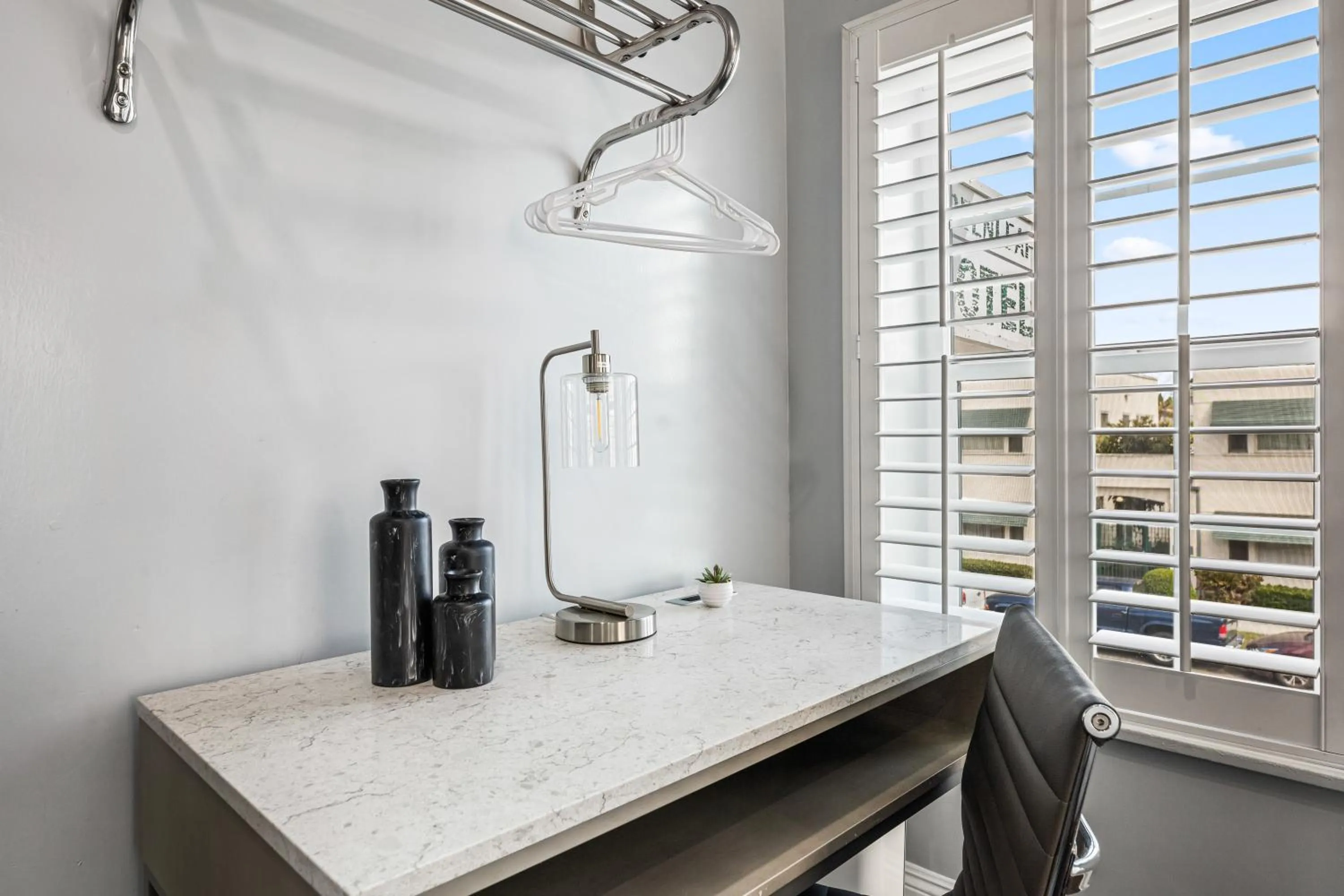 Bedroom in Greenleaf Hotel Long Beach Convention Center