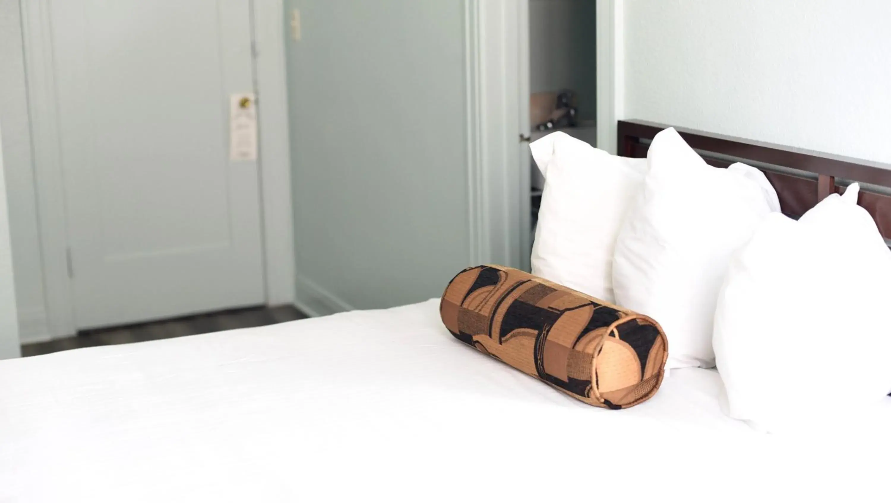 Bedroom, Bed in Greenleaf Hotel Long Beach Convention Center Bedroom, Bed in Greenleaf Hotel Long Beach Convention Center