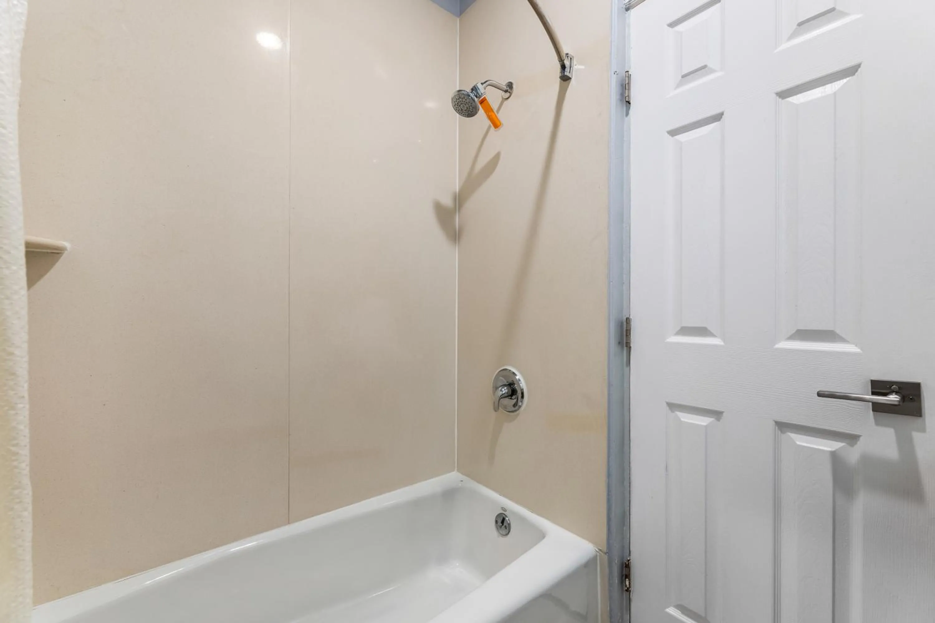 Bathroom in Greenleaf Hotel Long Beach Convention Center