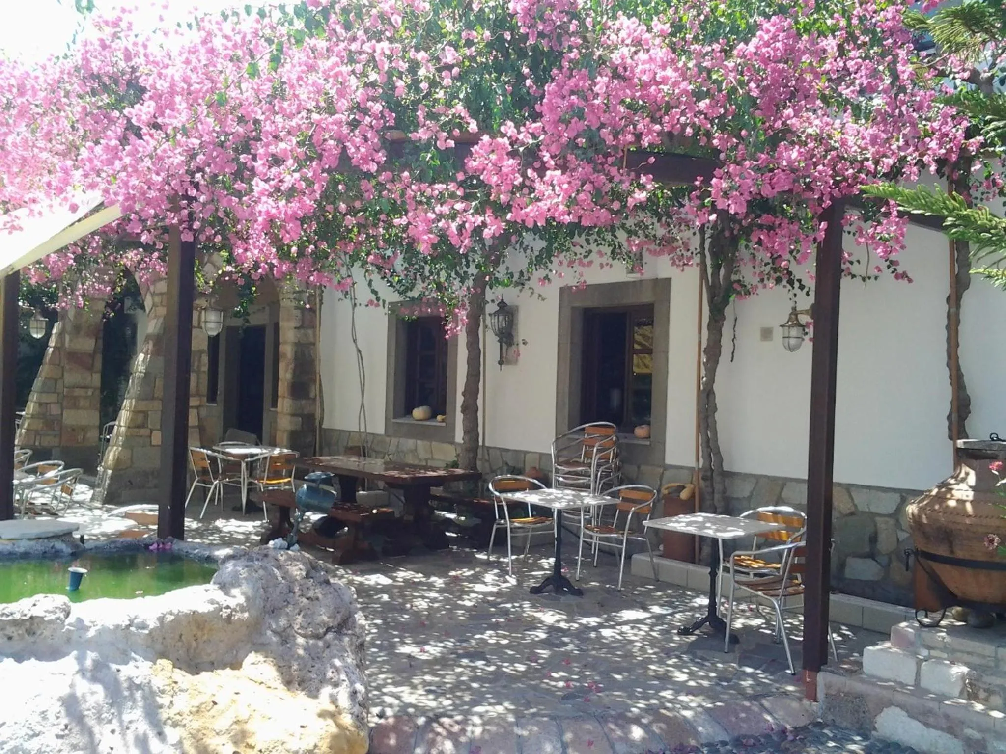 Facade/entrance in Asteri Hotel