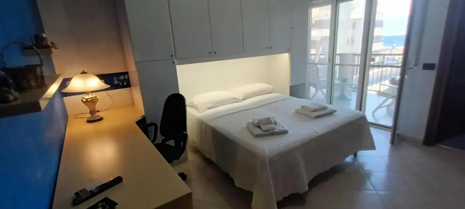 Superior Triple Room with Sea View - single occupancy in B&B Vistamare Superior Triple Room with Sea View - single occupancy in B&B Vistamare