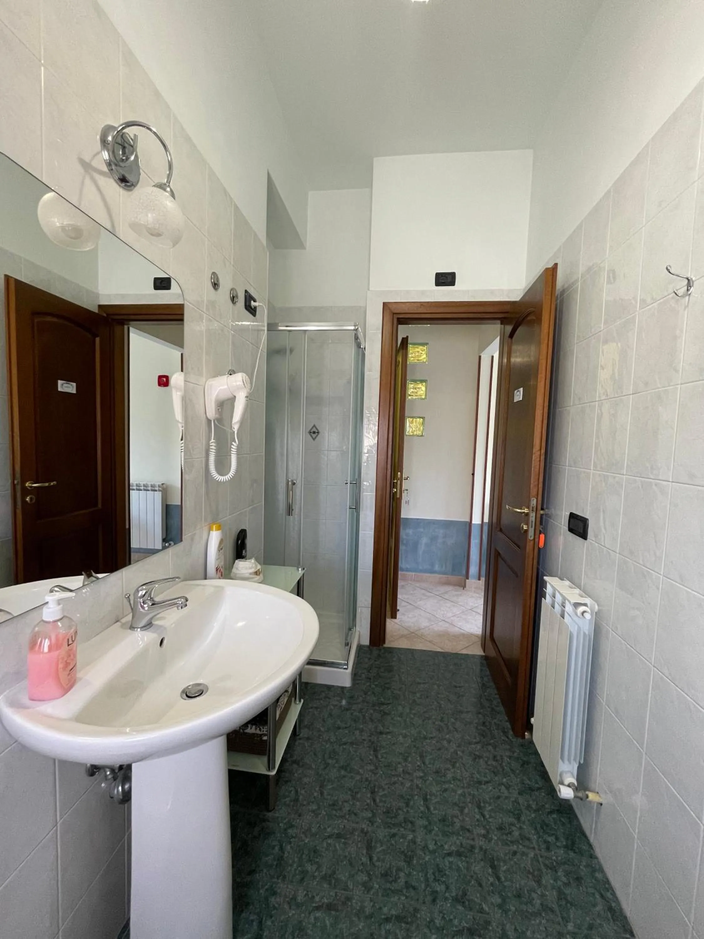 Shower in B&B Vistamare