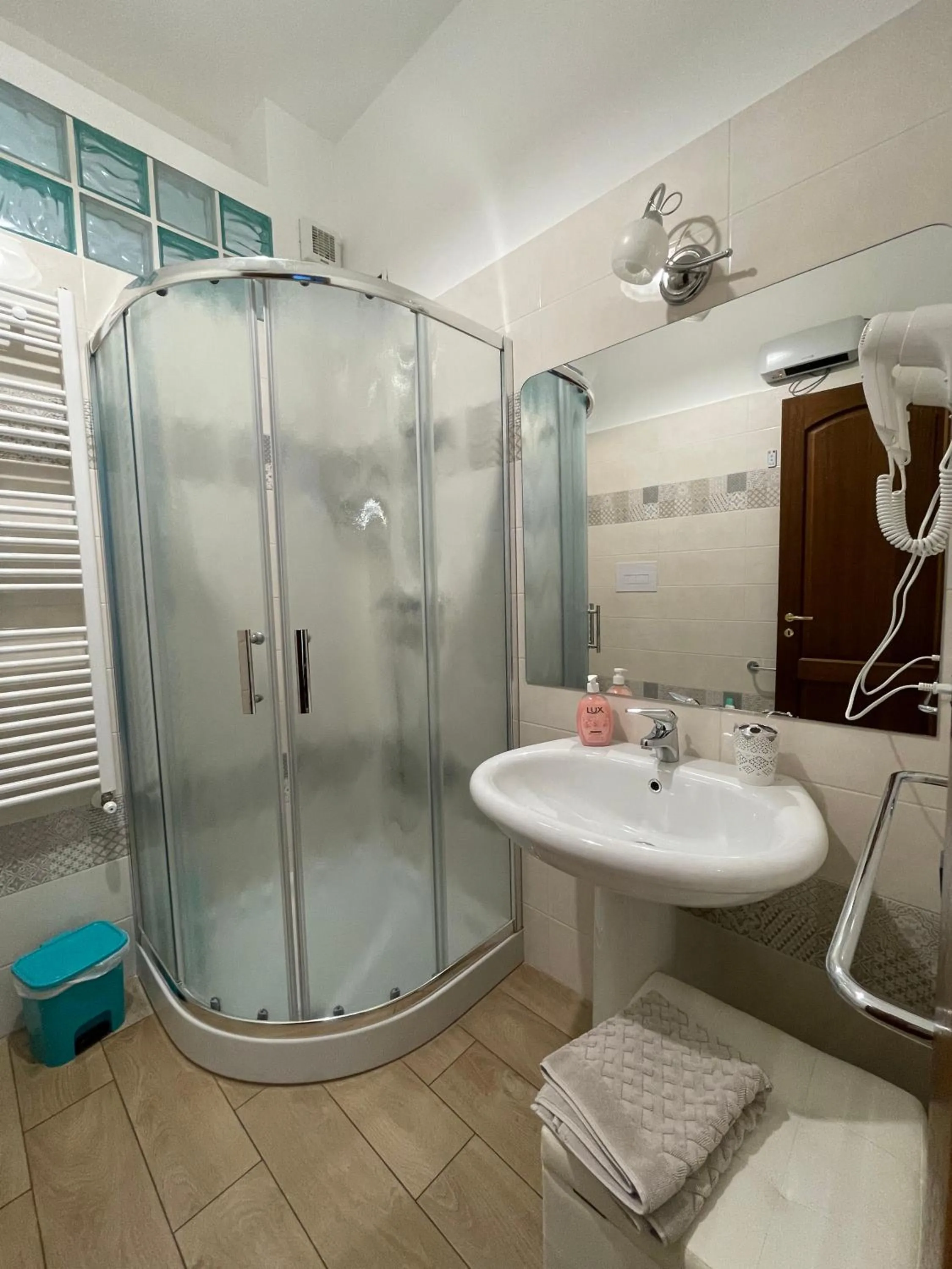 Shower in B&B Vistamare