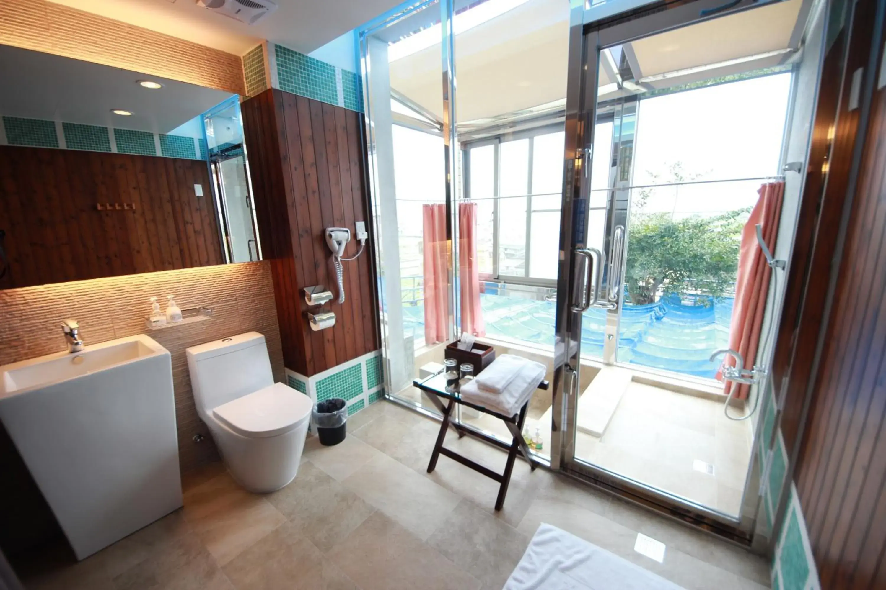 Shower, Bed in Hotel Les Champs Shower, Bed in Hotel Les Champs