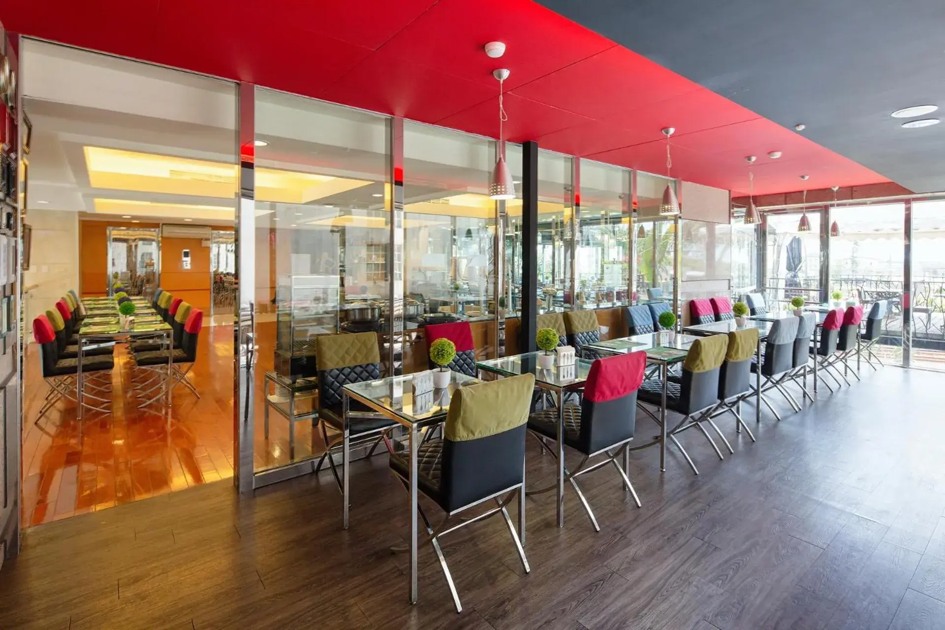 Restaurant/places to eat in Hotel Les Champs Restaurant/places to eat in Hotel Les Champs