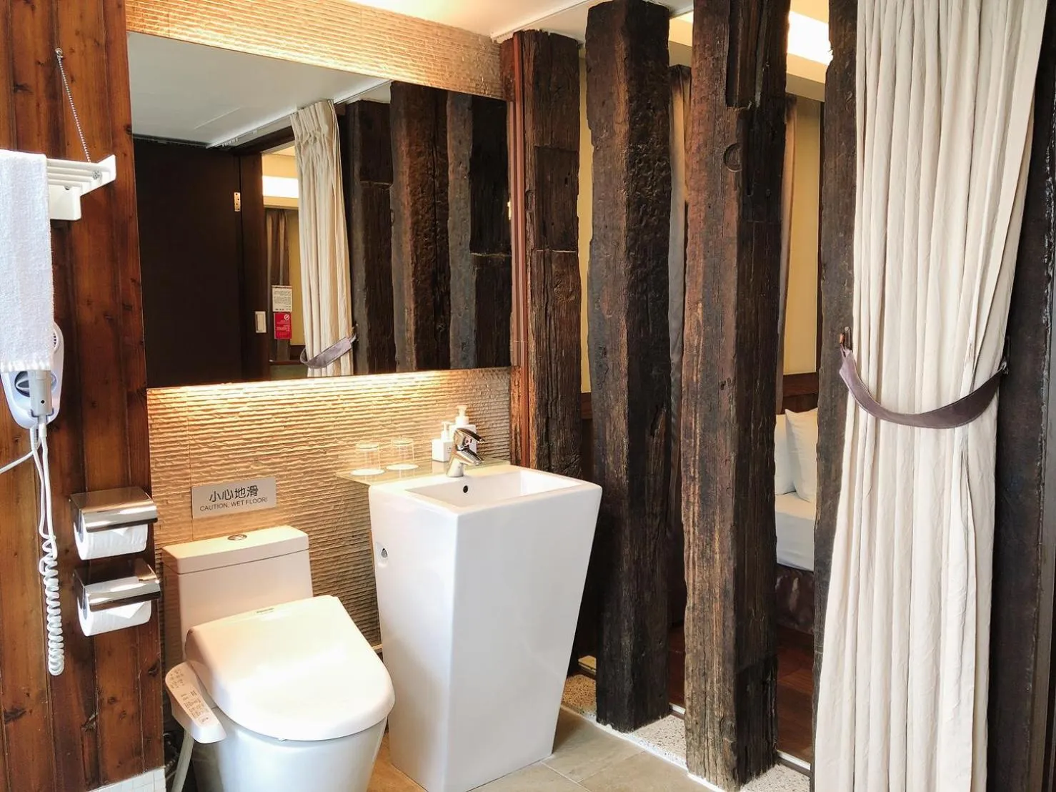 Toilet in Hotel Les Champs