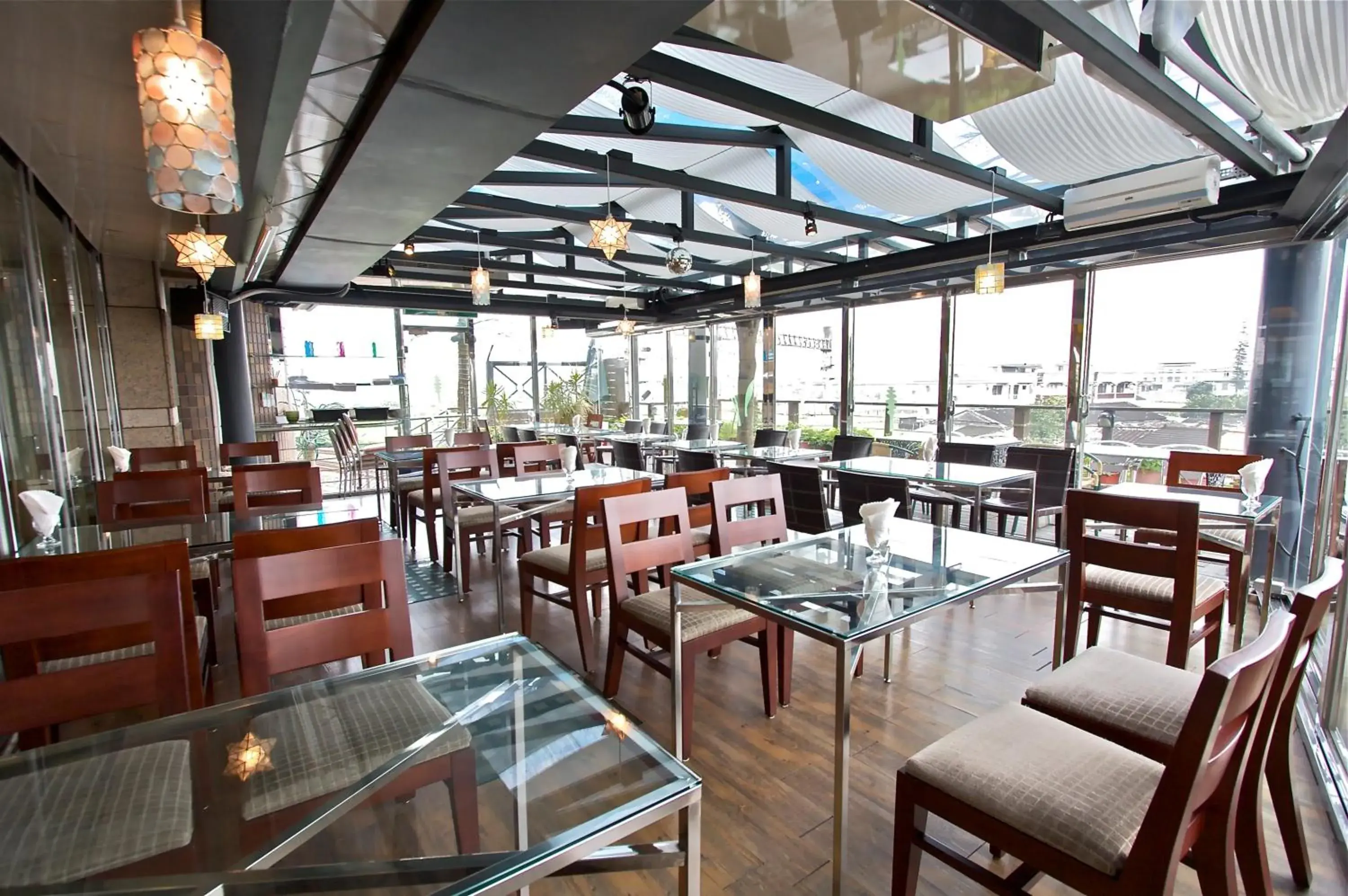 Restaurant/places to eat in Hotel Les Champs Restaurant/places to eat in Hotel Les Champs