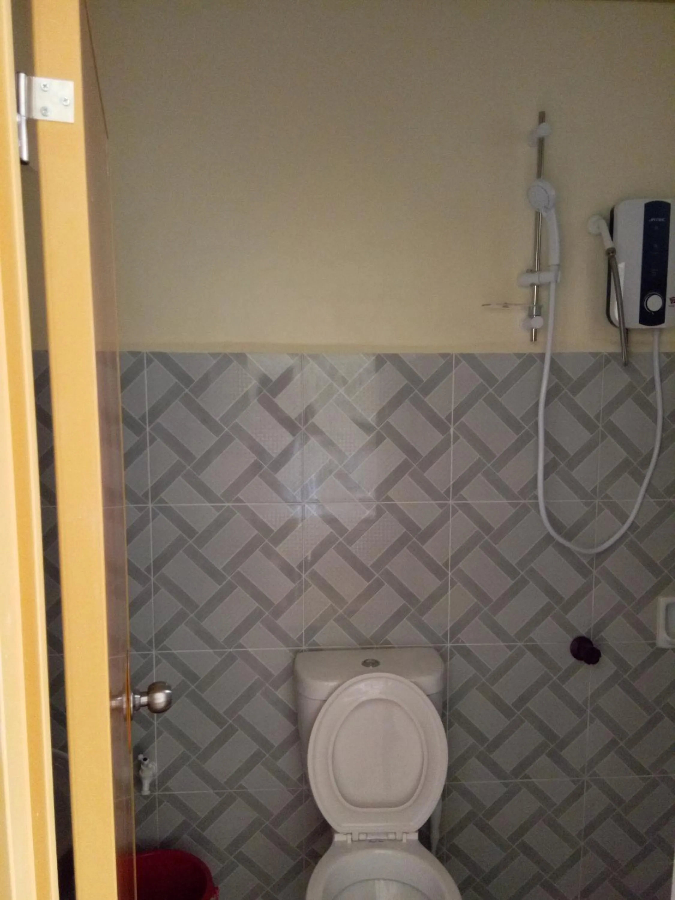 Toilet in Alona KatChaJo Inn