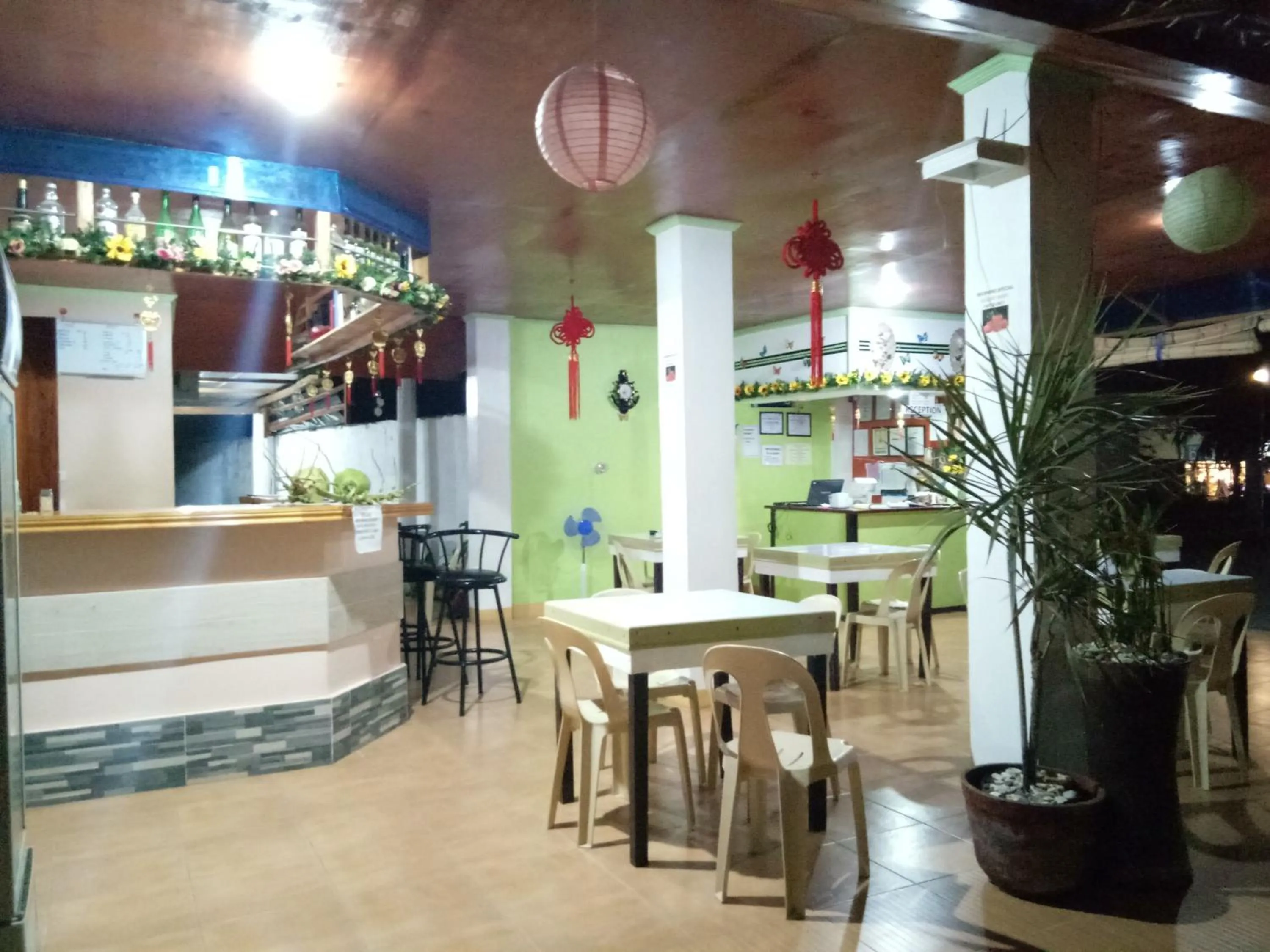 Restaurant/places to eat in Alona KatChaJo Inn