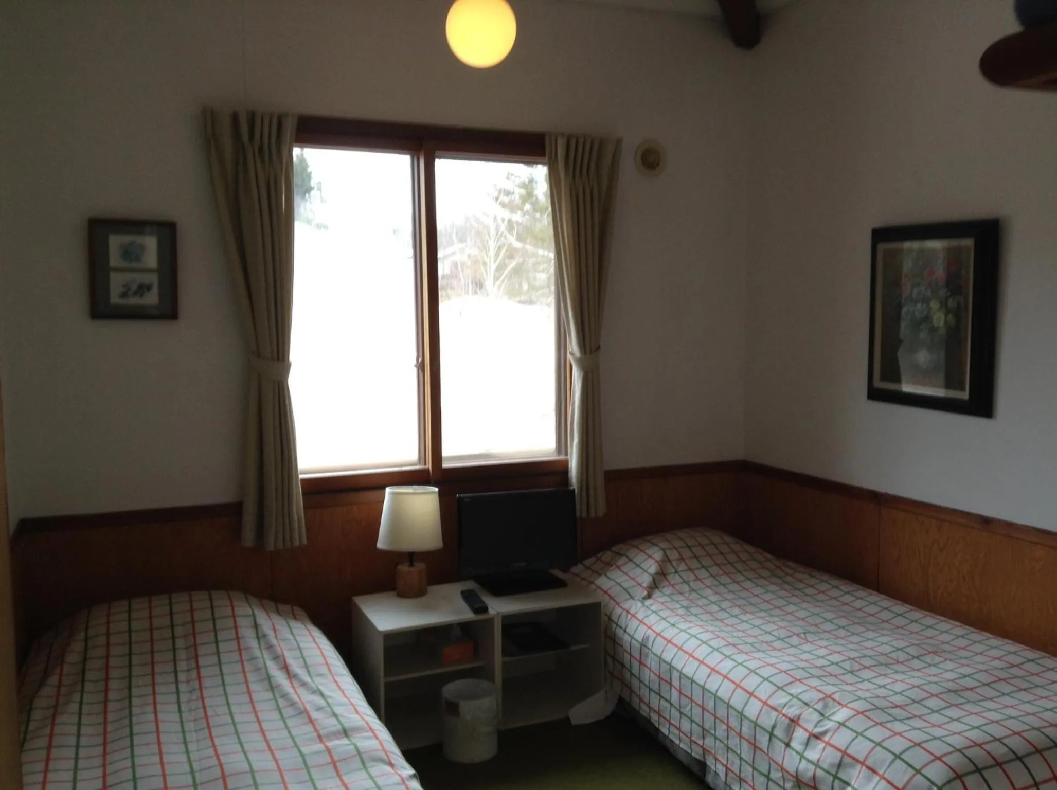 Bedroom, Bed in Grass Hopper