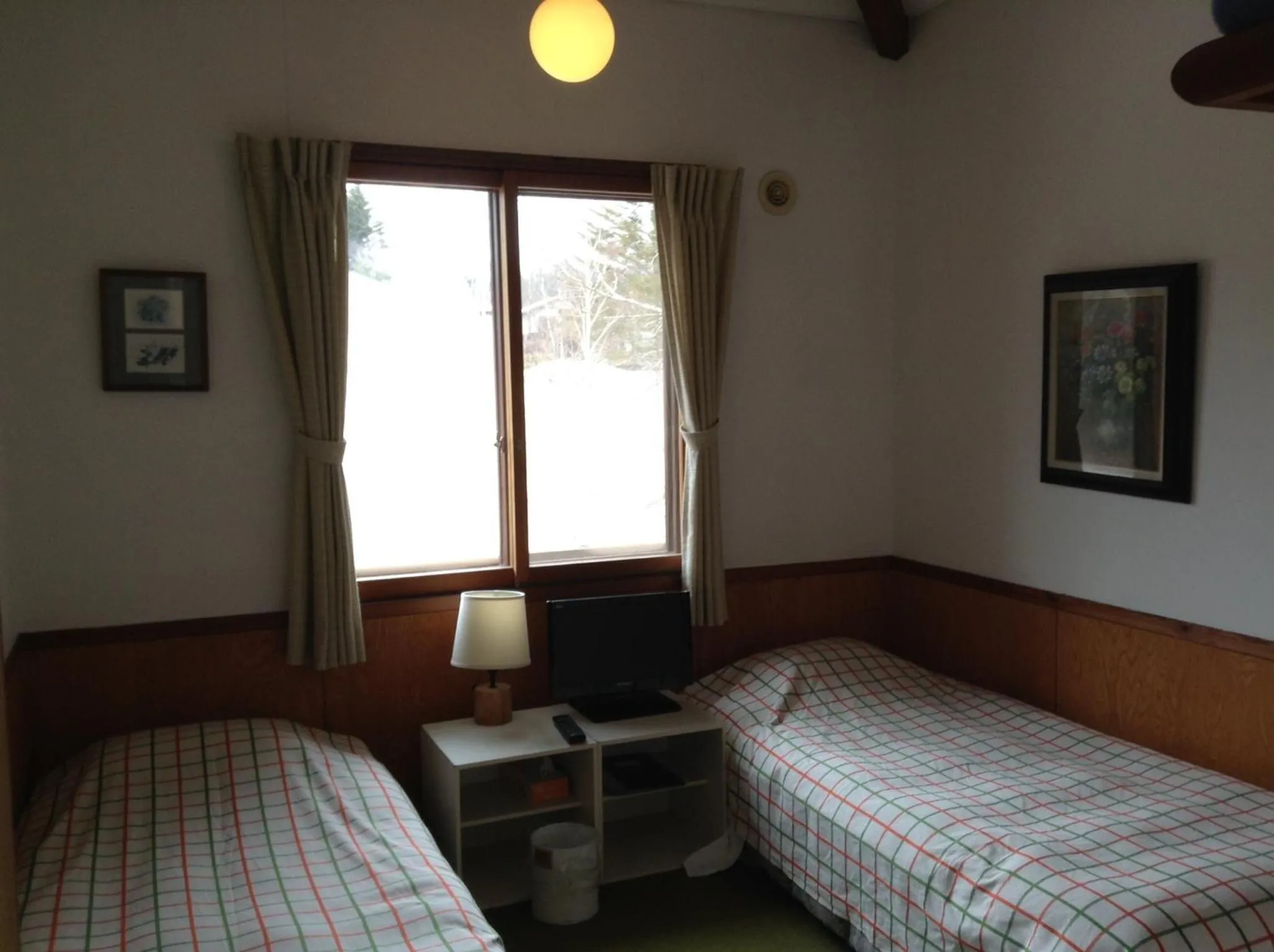 Bedroom, Bed in Grass Hopper