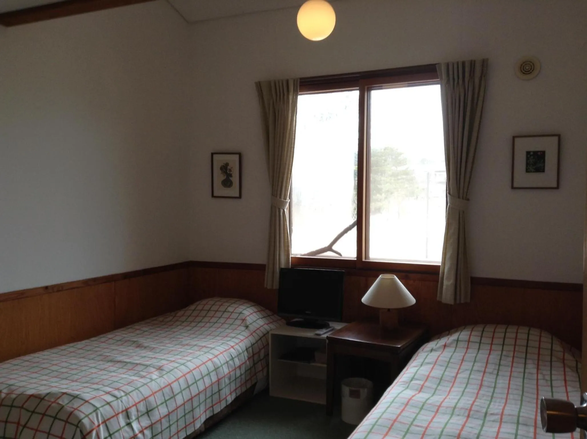 Bedroom, Bed in Grass Hopper