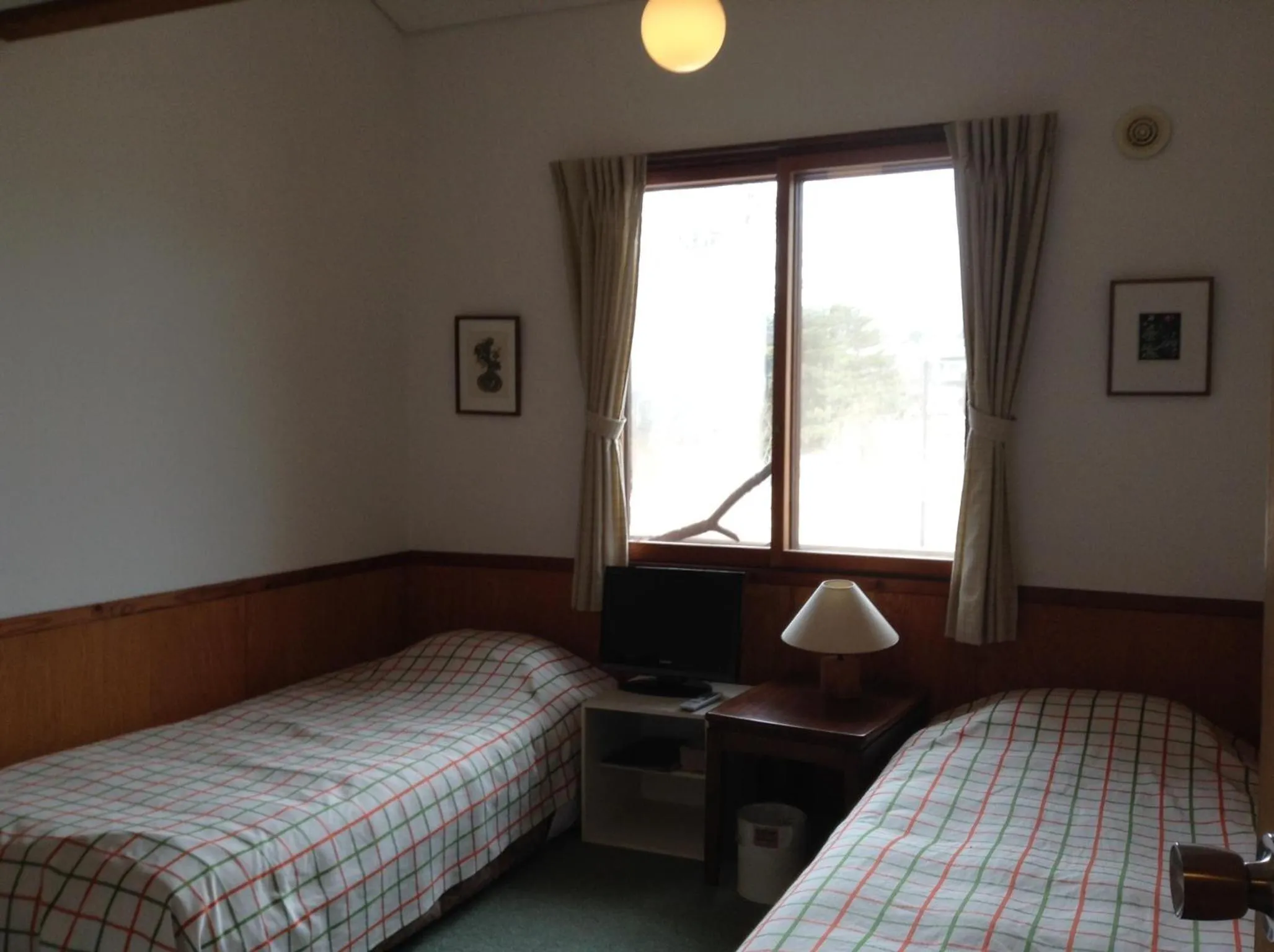 Bedroom, Bed in Grass Hopper