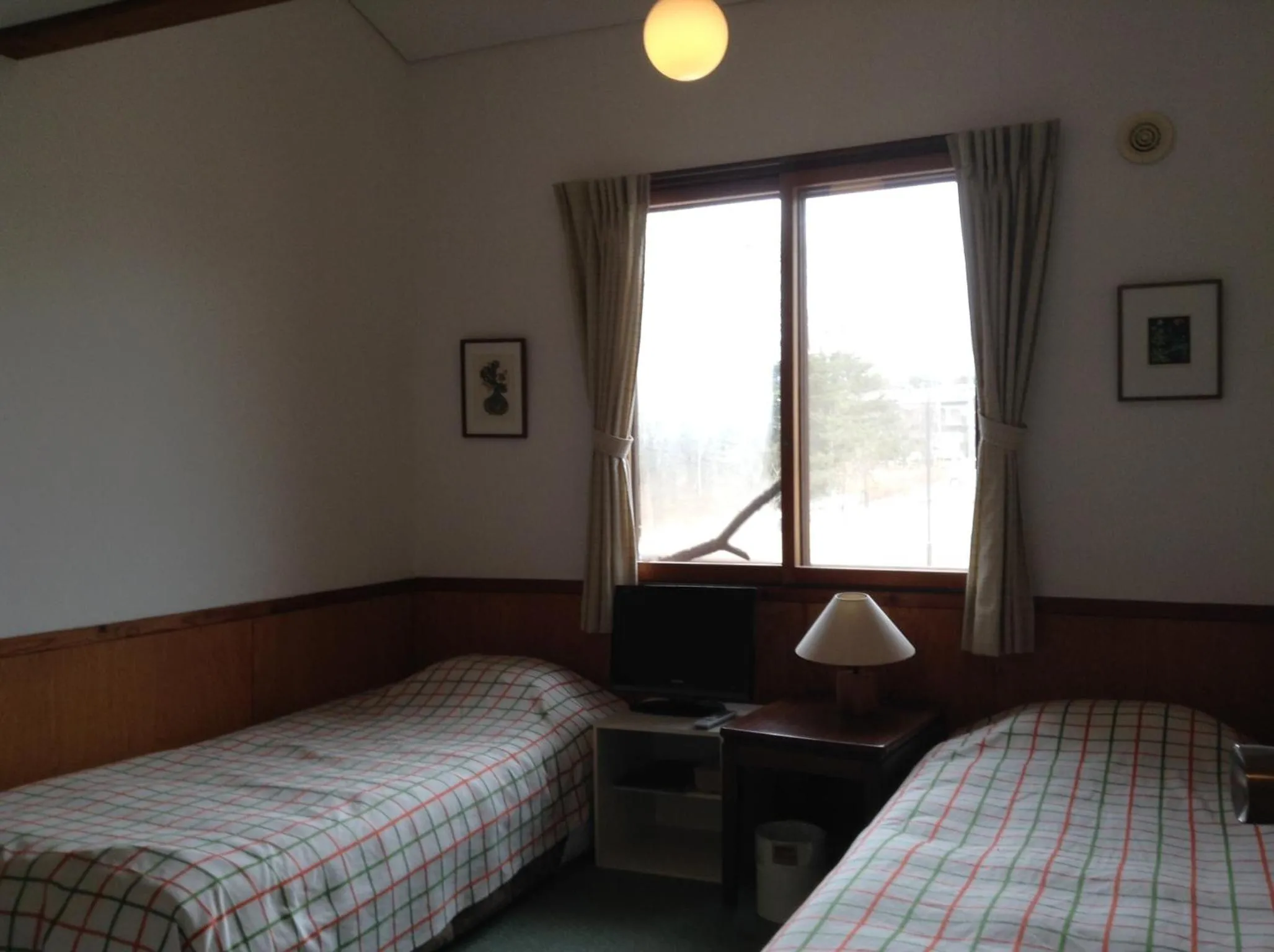 Bedroom, Bed in Grass Hopper